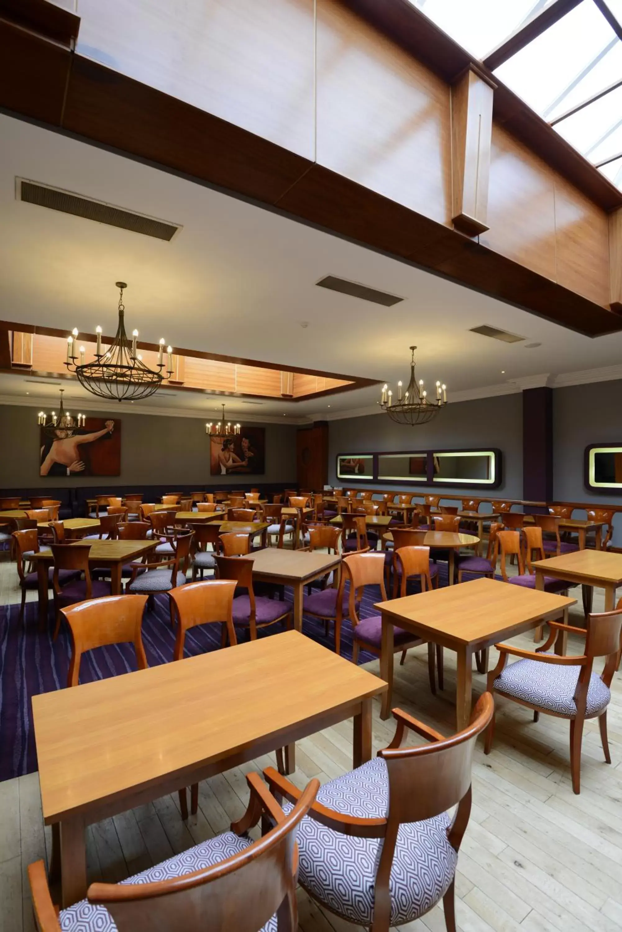 Restaurant/Places to Eat in Hotel Killarney