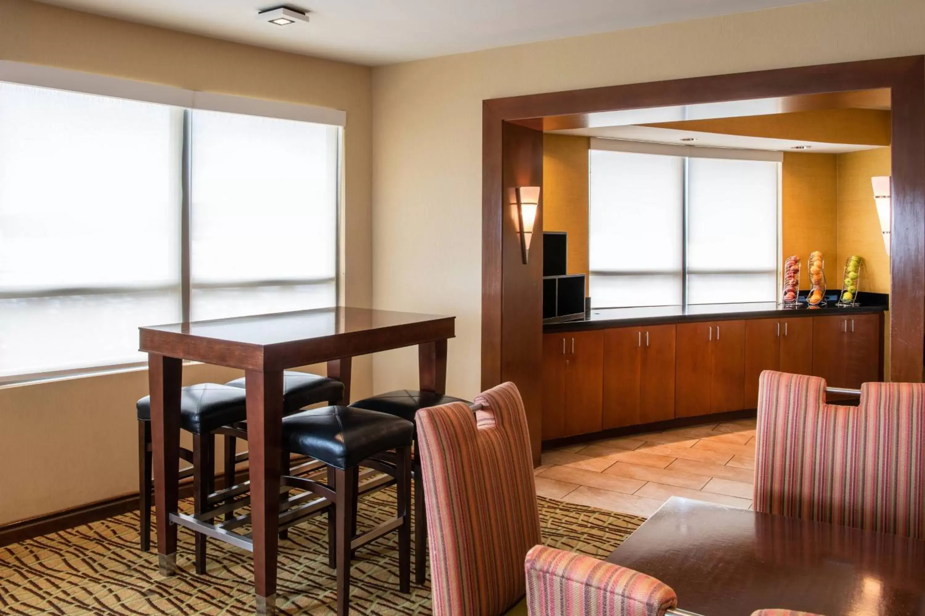 Lounge or bar, Dining Area in Fremont Marriott Silicon Valley