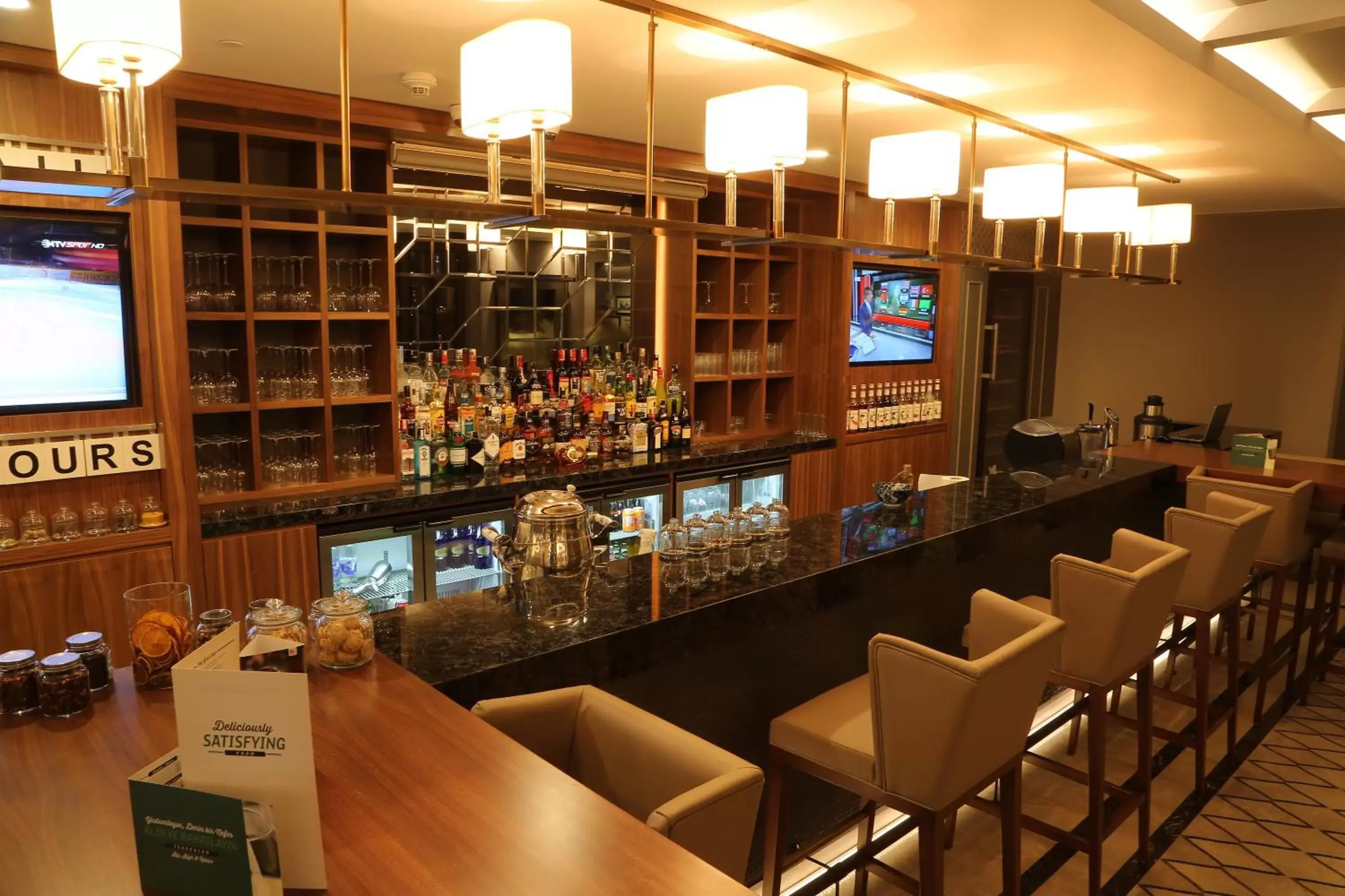 Lounge or bar, Lounge/Bar in Holiday Inn Bursa - City Centre, an IHG Hotel