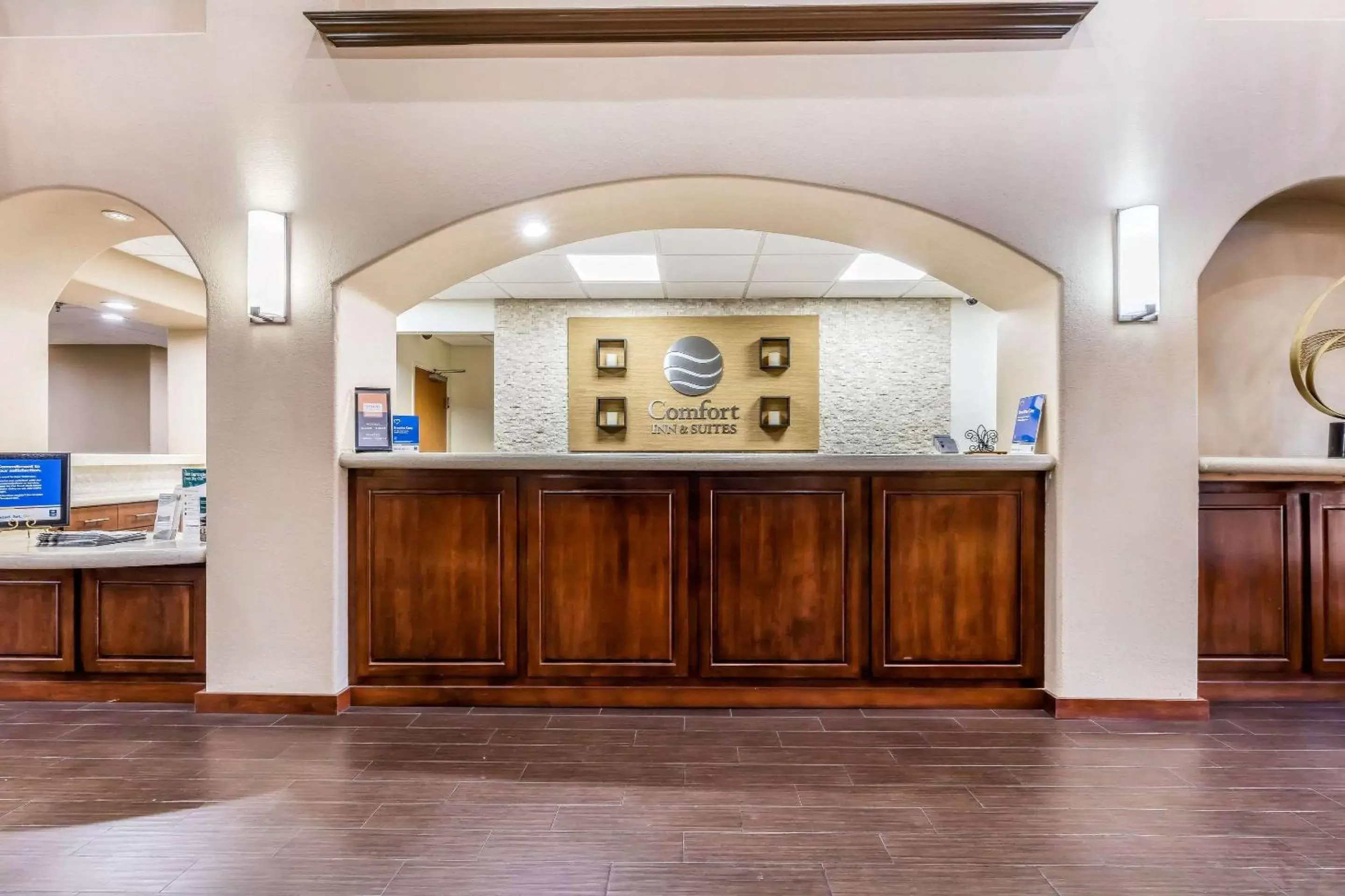 Lobby or reception, Lobby/Reception in Comfort Inn & Suites Airport-American Way Memphis