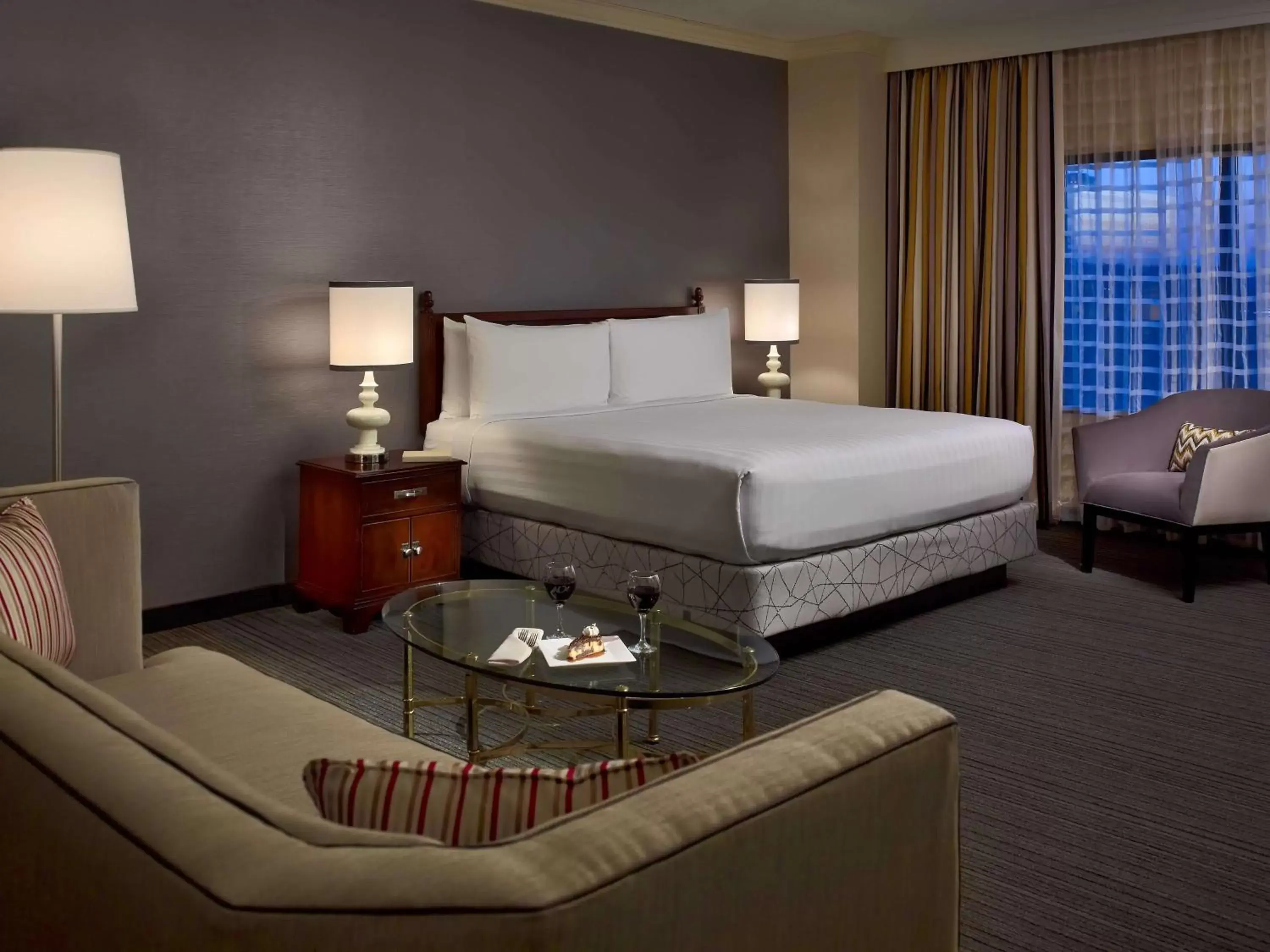 Photo of the whole room, Bed in Sonesta Hotel Gwinnett Place Atlanta