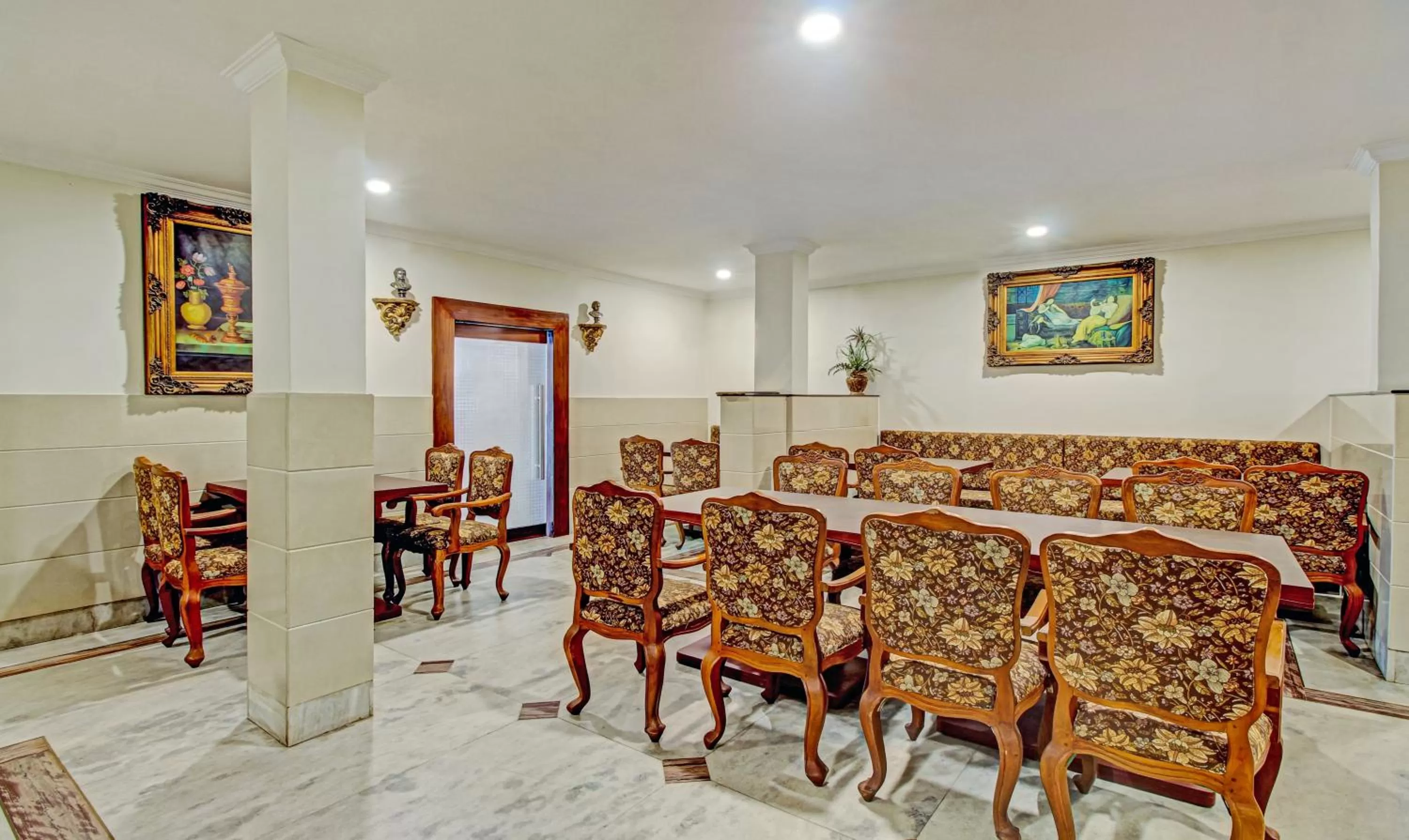 Restaurant/places to eat in Treebo Prince