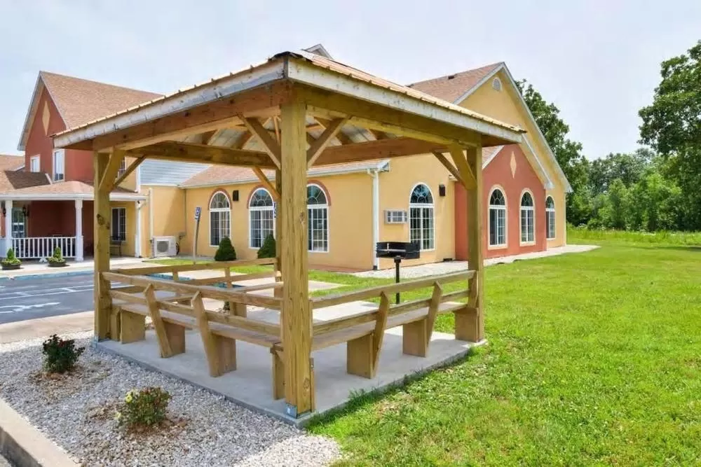 Property building in Super 8 by Wyndham Lake of the Ozarks