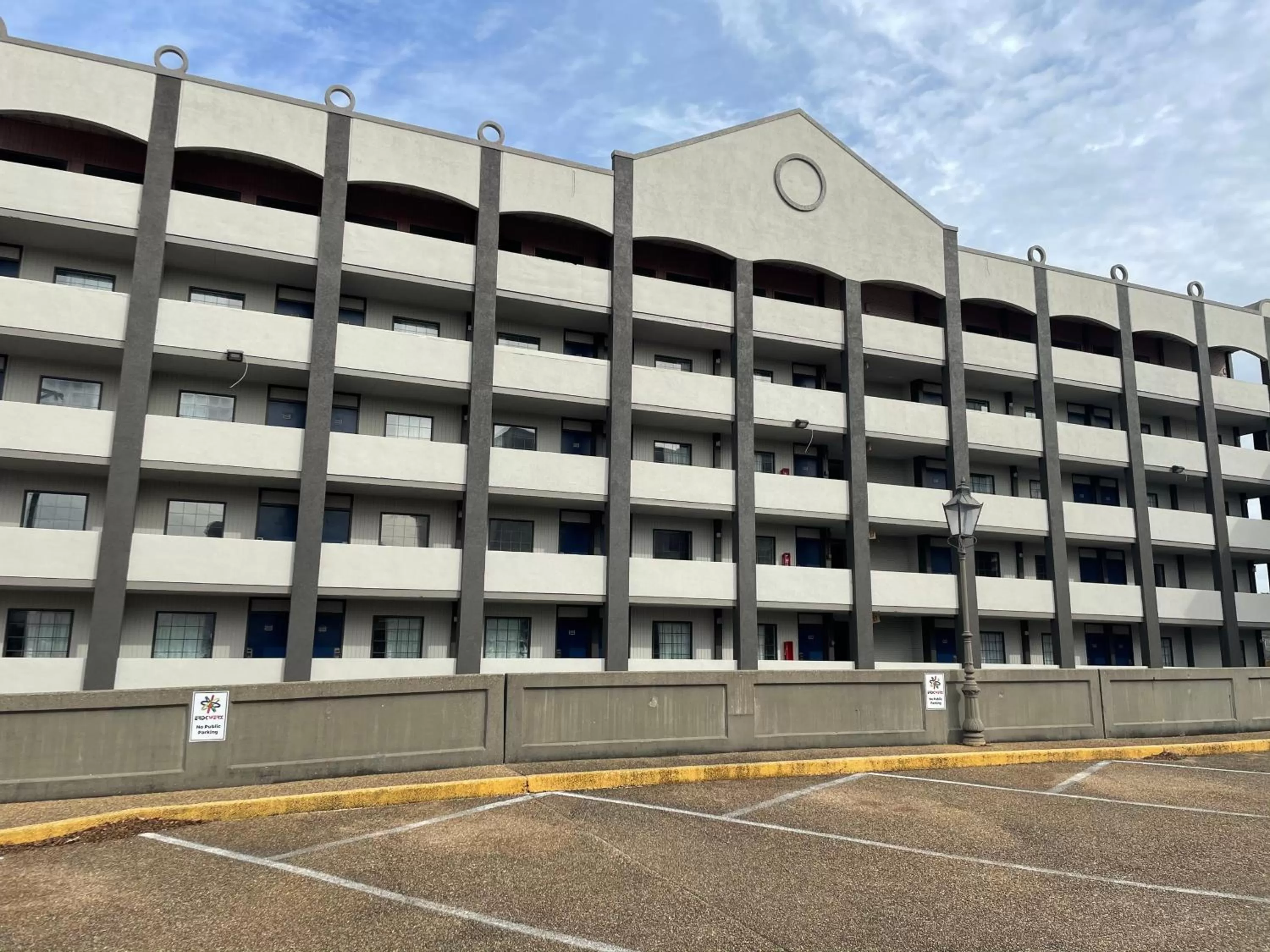 Property building in Studio 6 Vicksburg, MS- Downtown