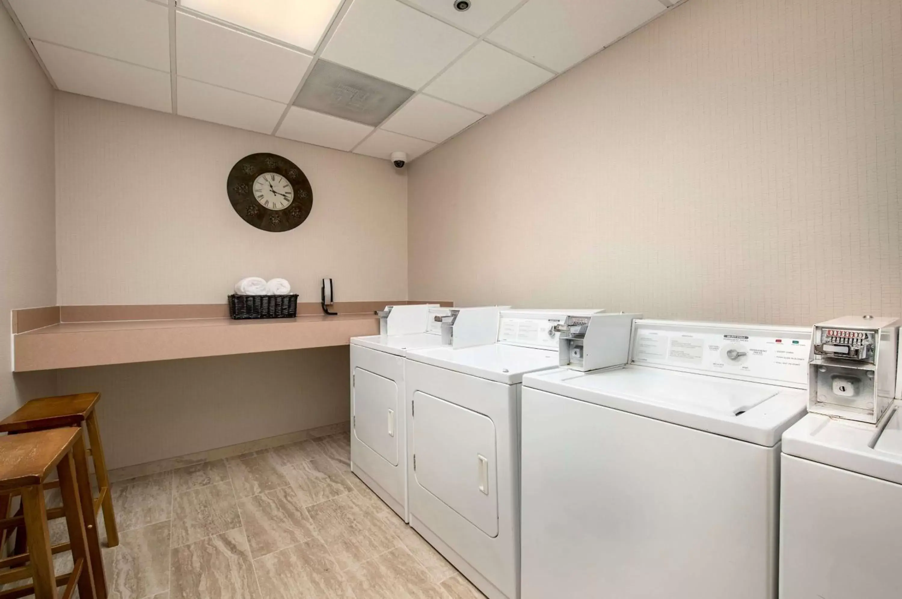 Property building, Kitchen/Kitchenette in Homewood Suites by Hilton Austin South