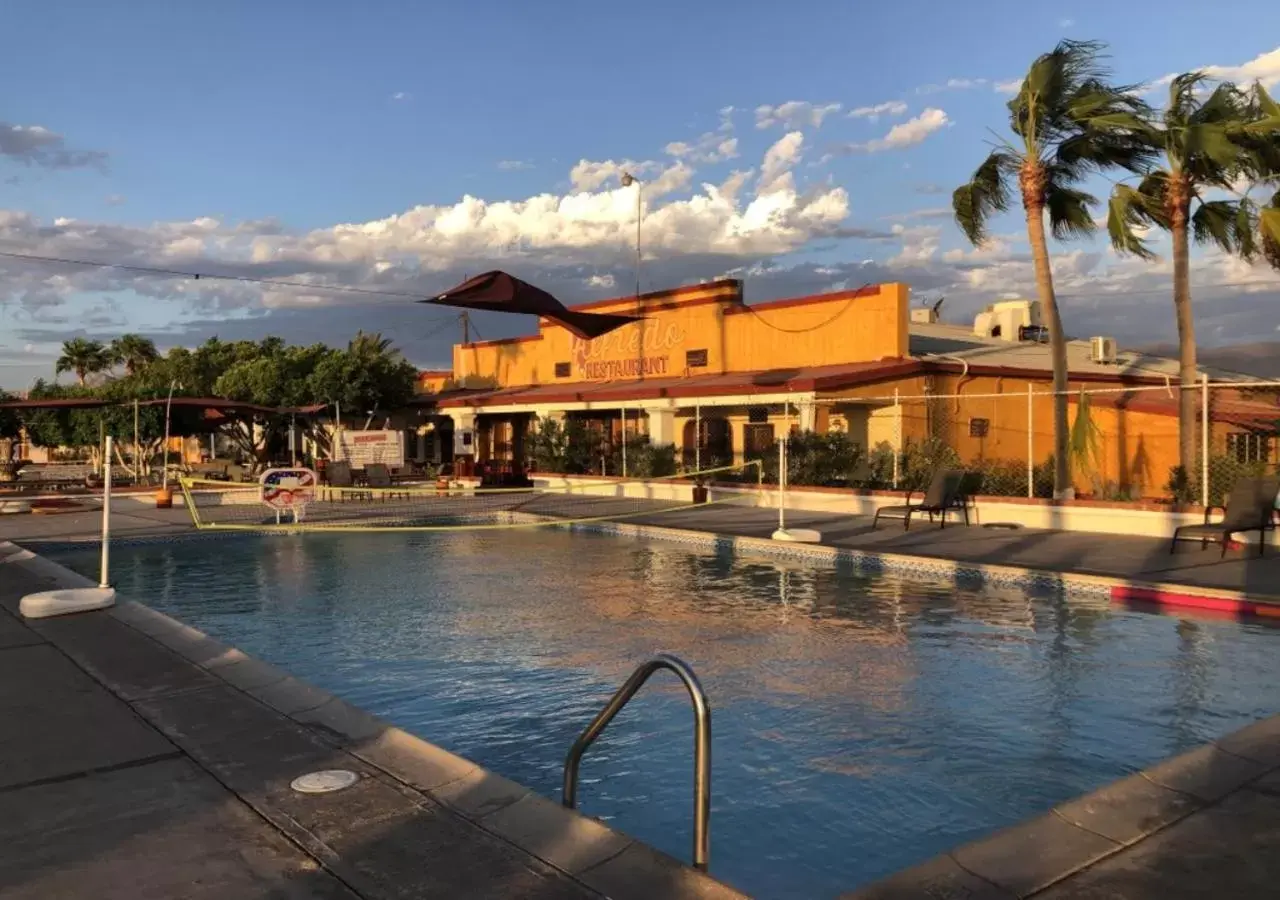 Property building, Swimming Pool in Hotel Las Palmas