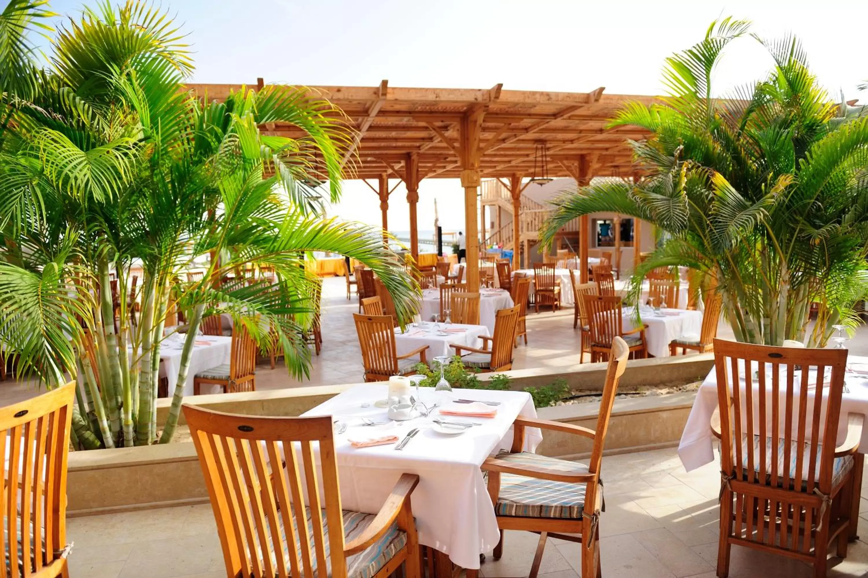 Restaurant/Places to Eat in The Breakers Diving and Surfing Lodge Soma Bay