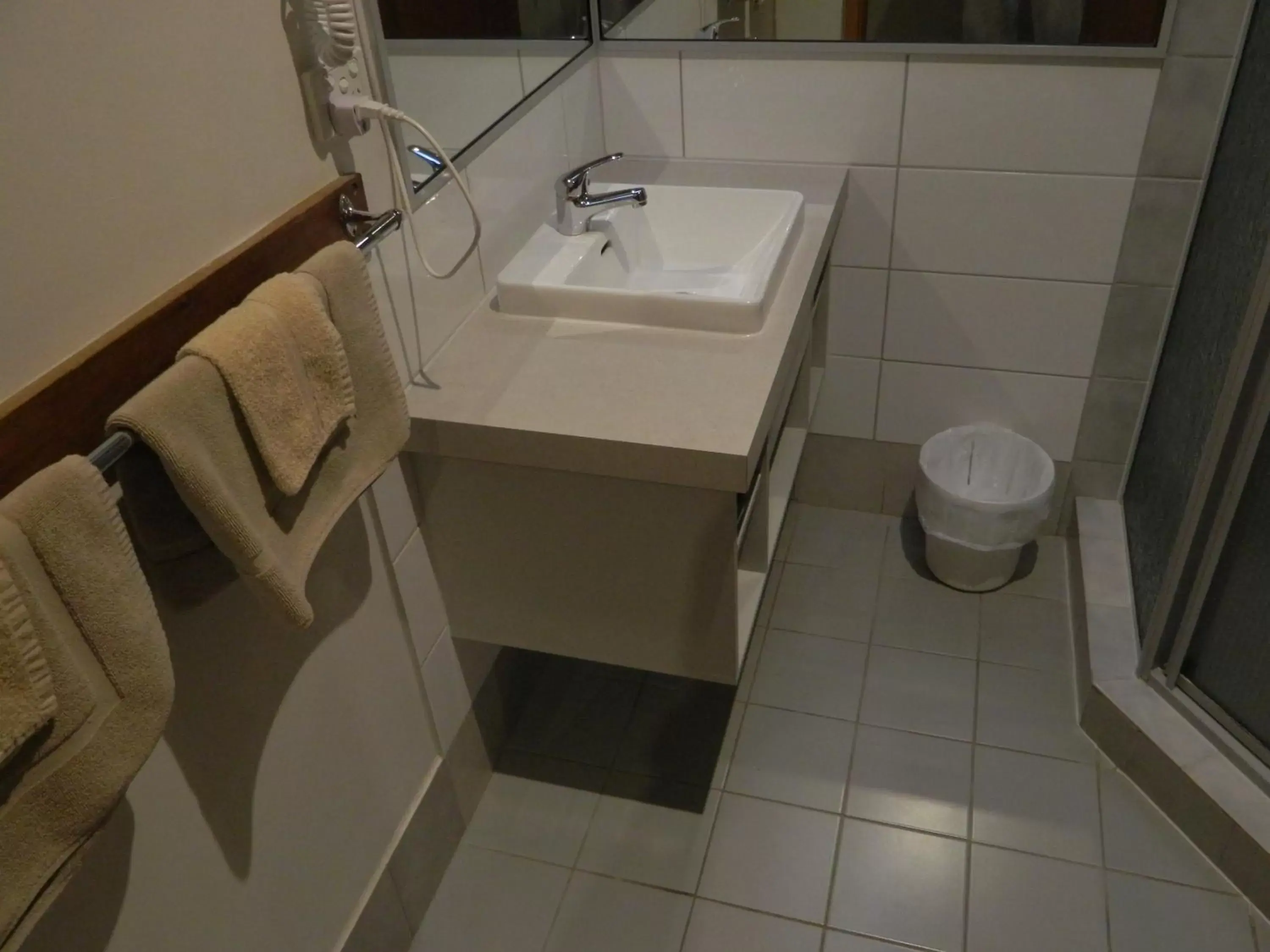 Bathroom in Werribee Motel and Apartments