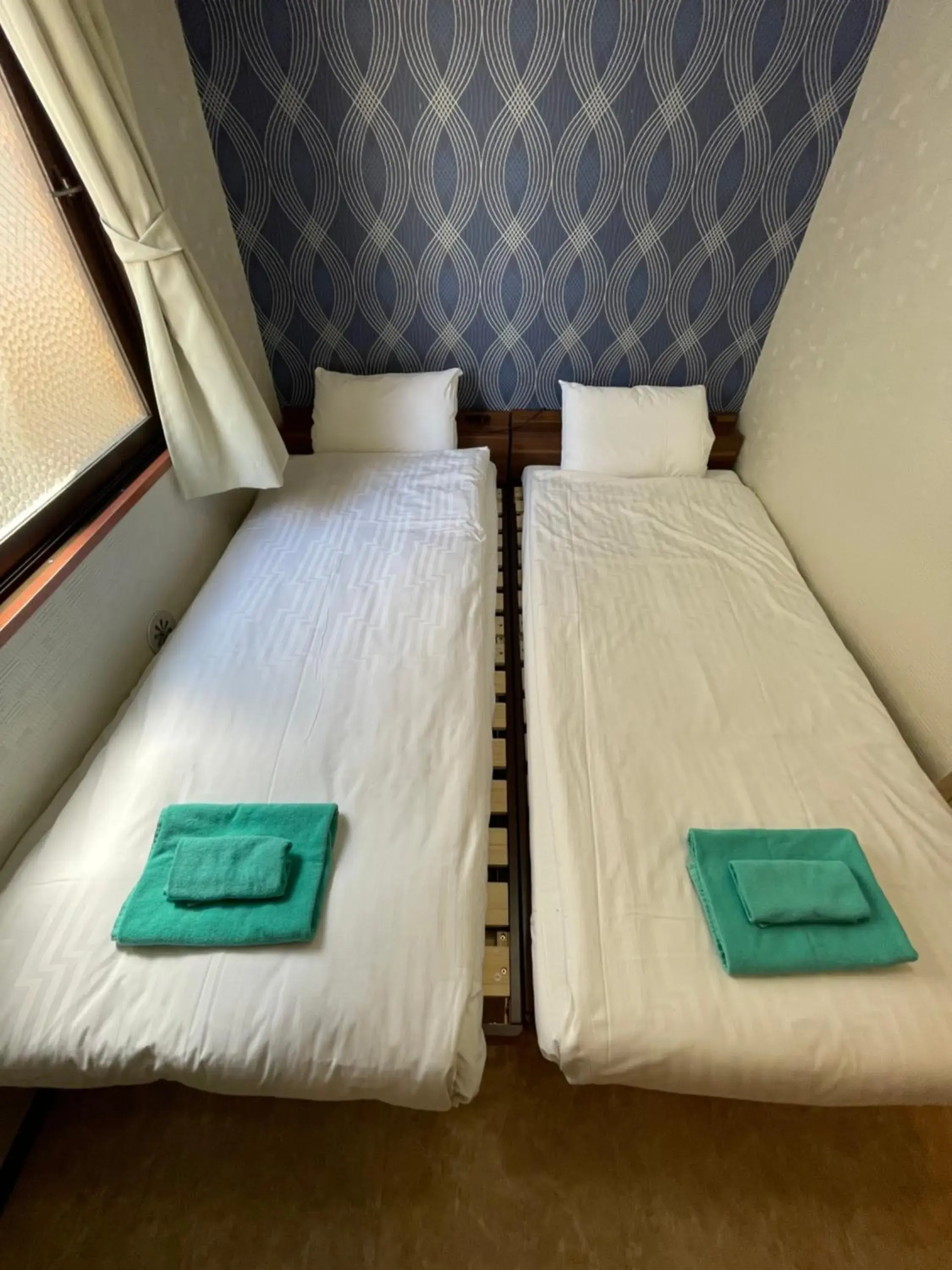 Bed in Kawasaki Station Inn