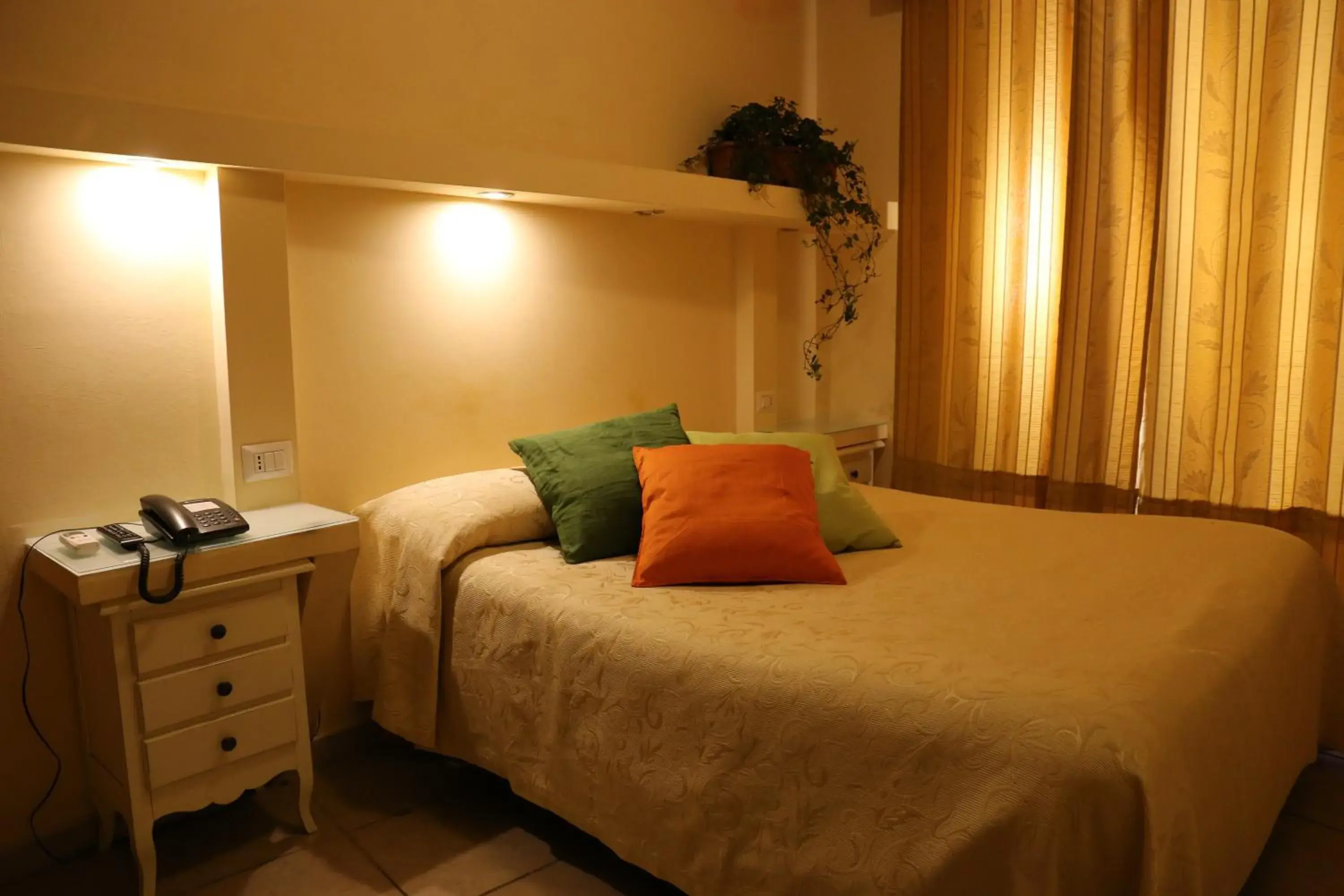 Shower, Bed in Albergo Del Centro Storico