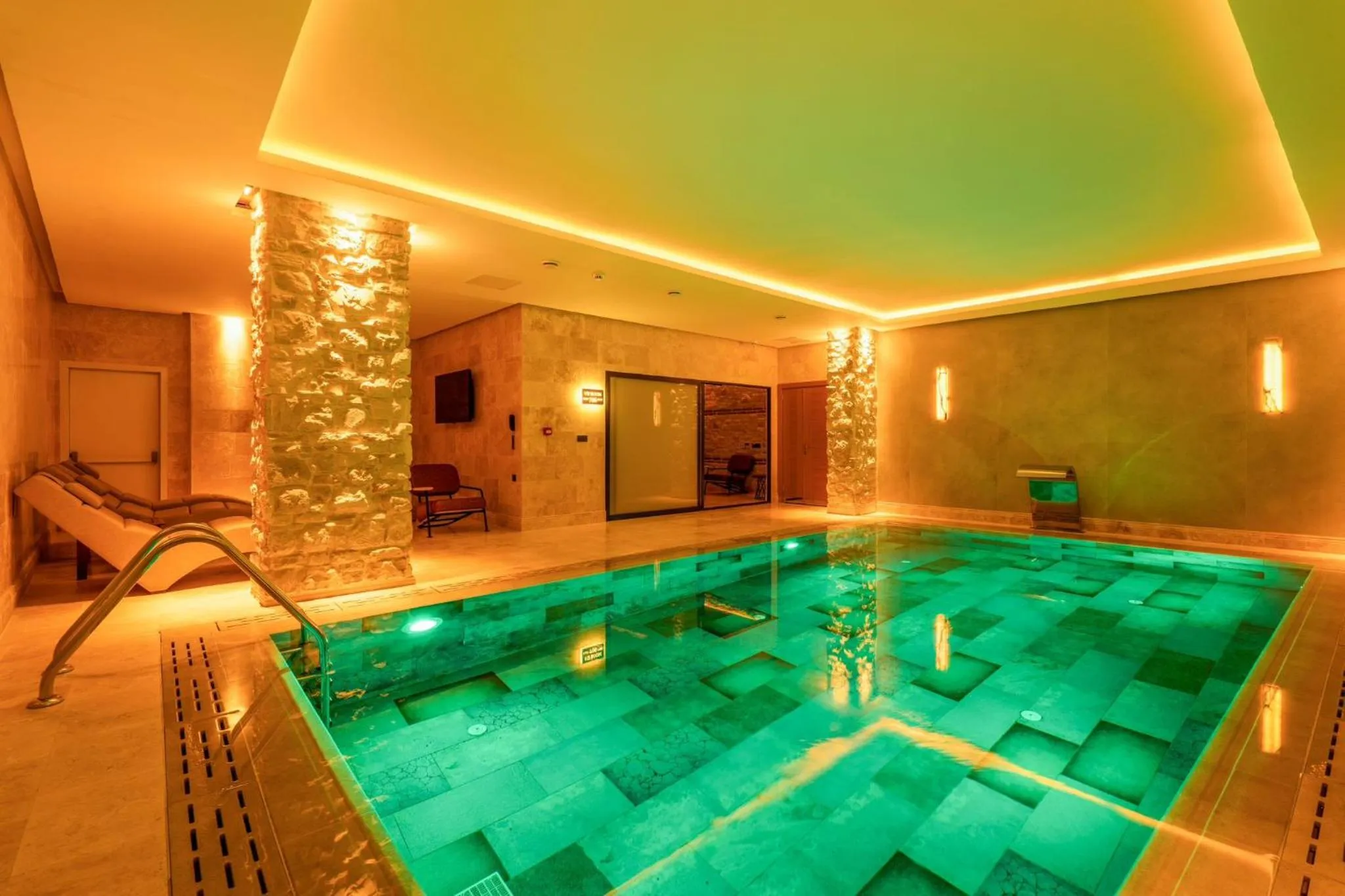 Swimming pool in Emirtimes Hotel&Spa - Tuzla