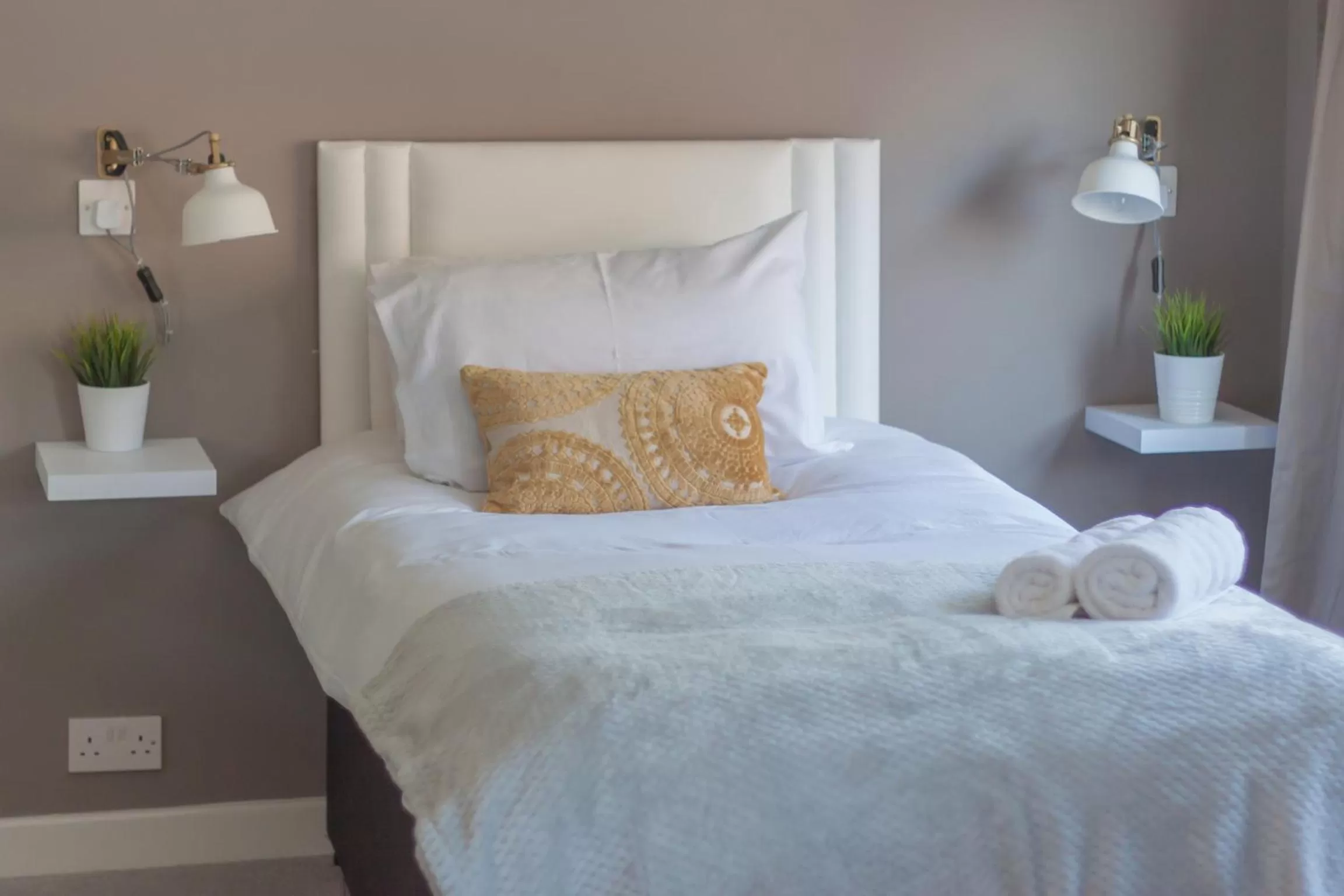 Garden view, Bed in The Mount Rooms