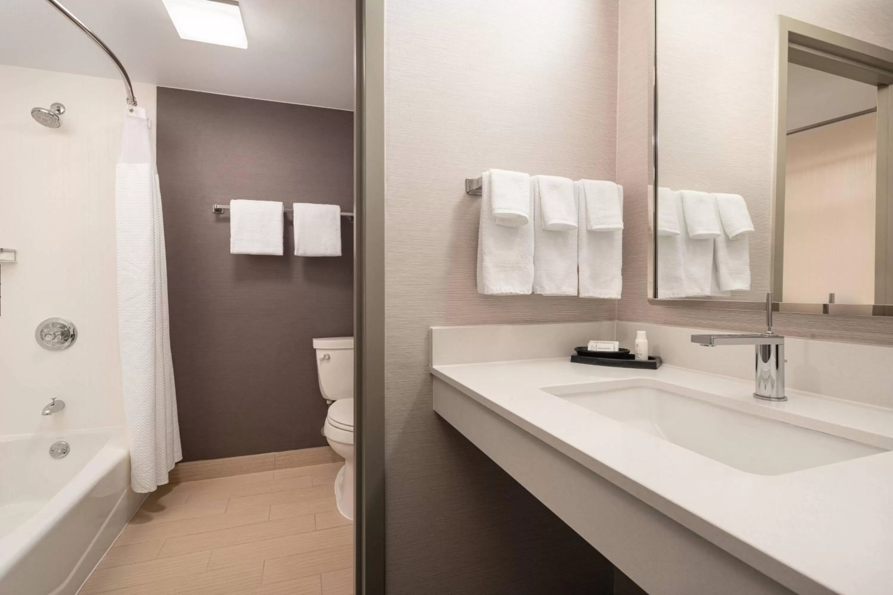 Bathroom in Courtyard Los Angeles Torrance/Palos Verdes