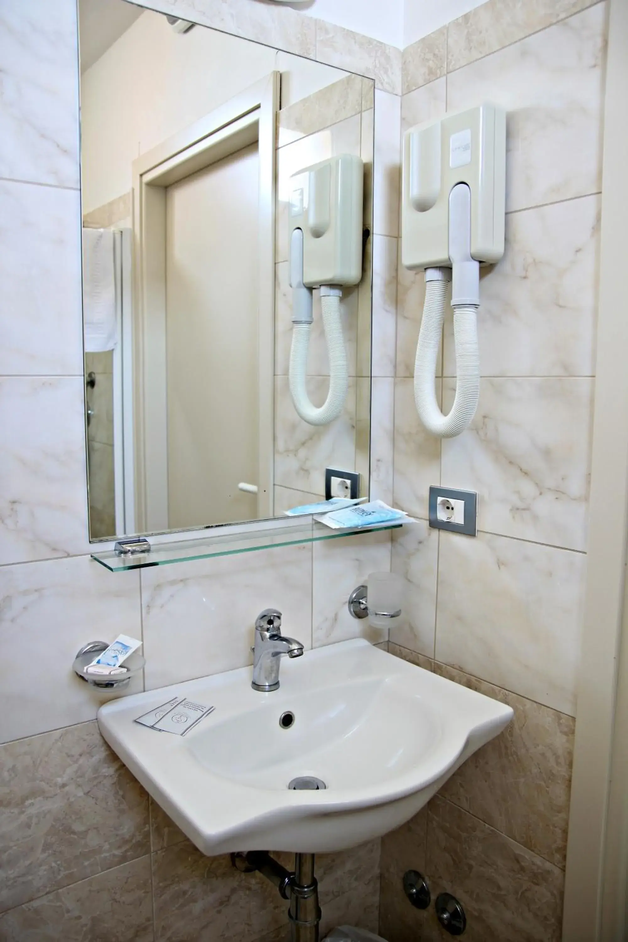Bathroom in Hotel Morolli