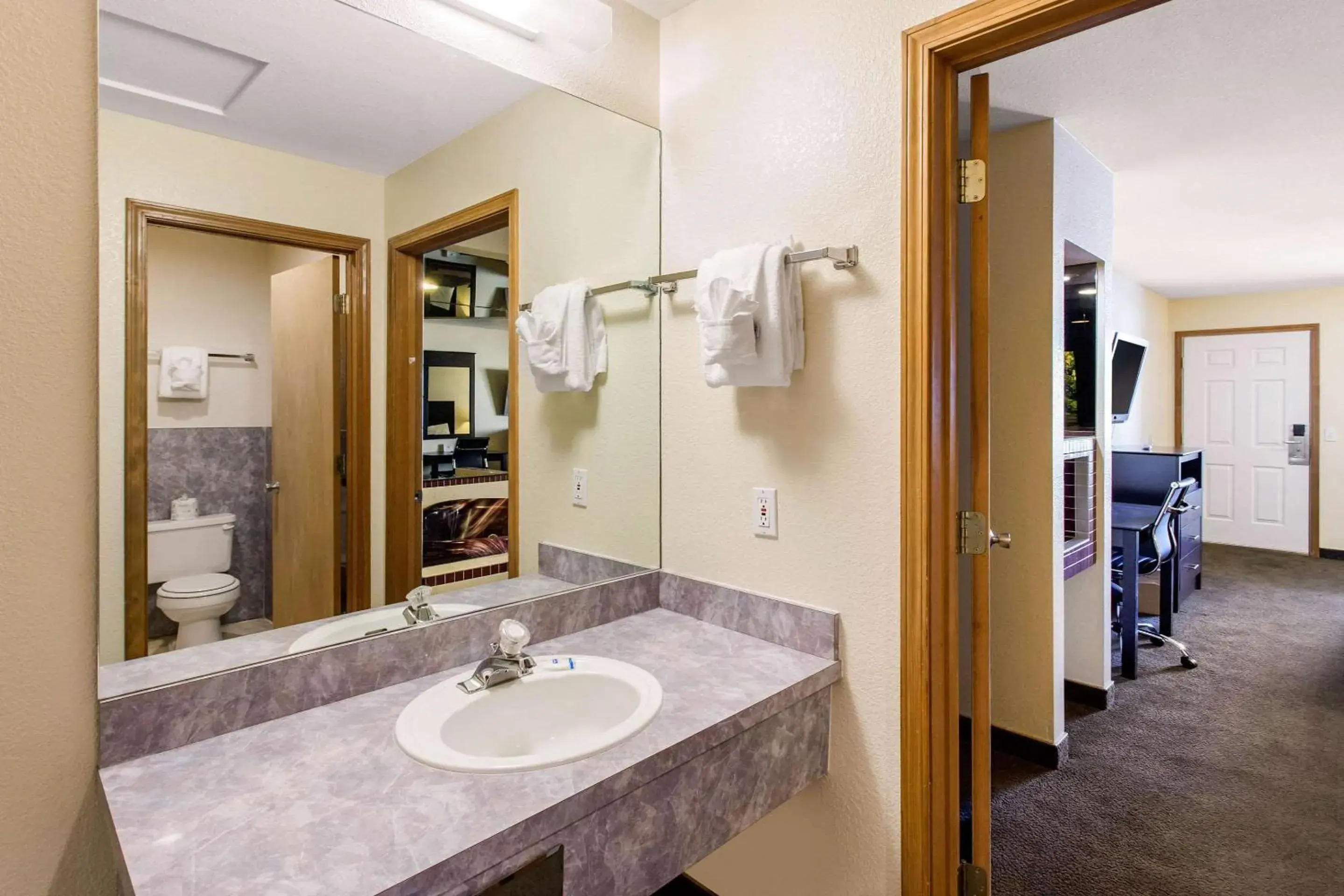 Bathroom in Rodeway Inn Coeur d'Alene