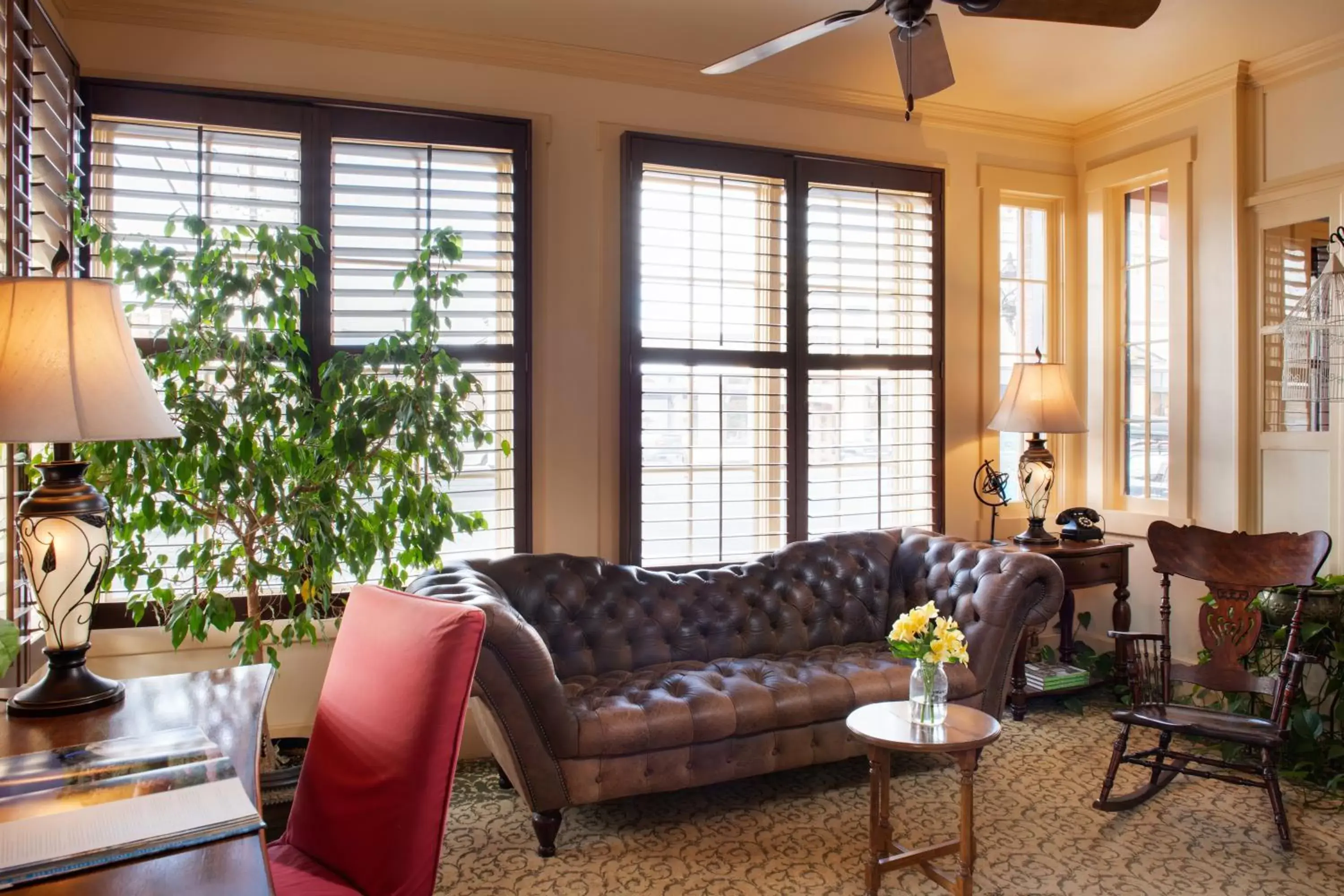 Lounge or bar in Chamberlin Inn Lounge or bar in Chamberlin Inn