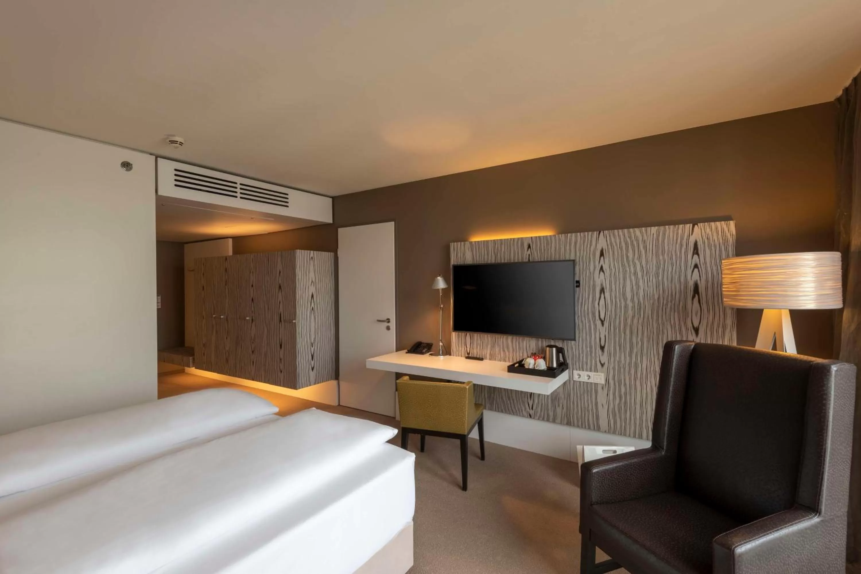 Bedroom, Bed in Doubletree by Hilton Vienna Schonbrunn
