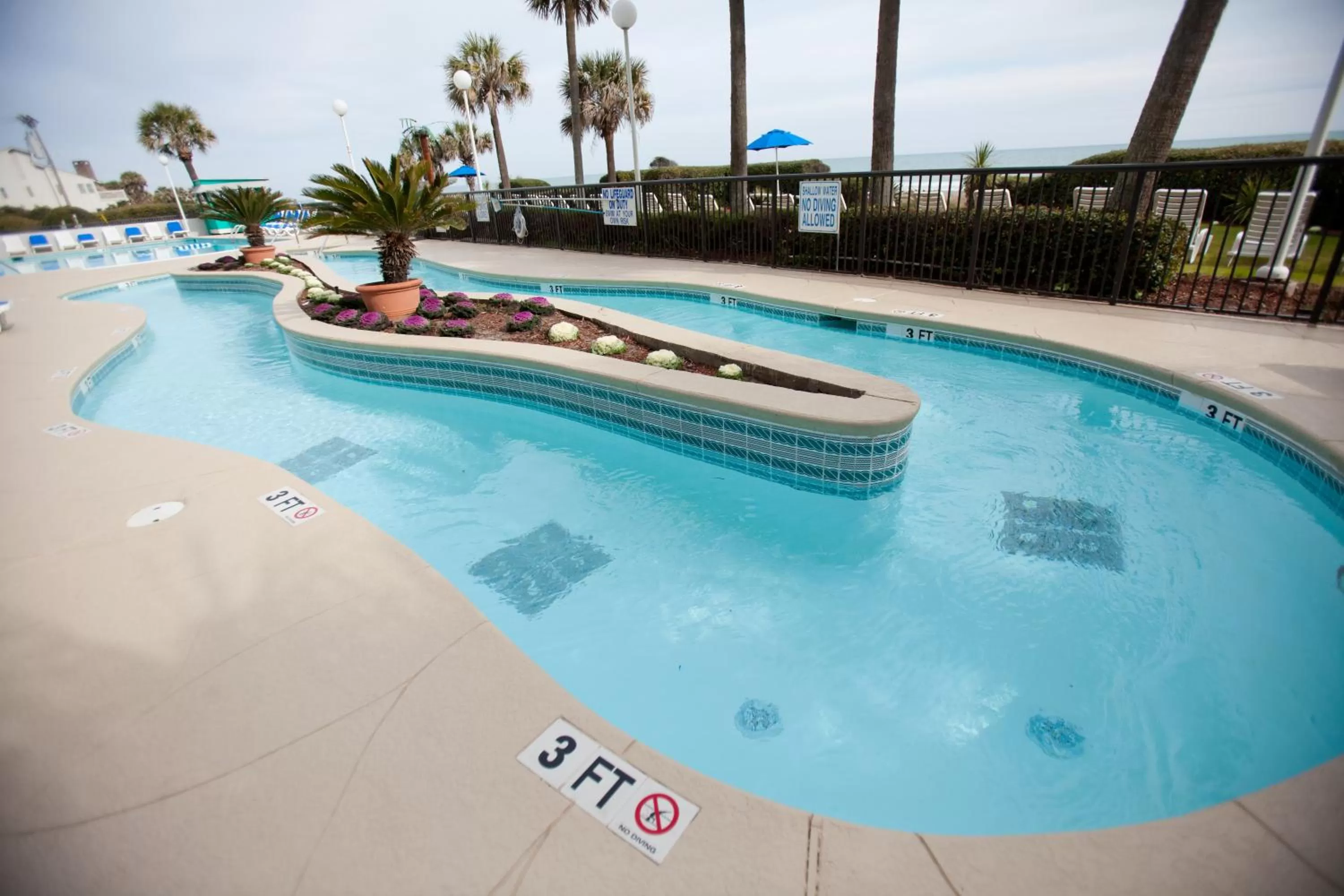 Swimming pool in Grande Shores