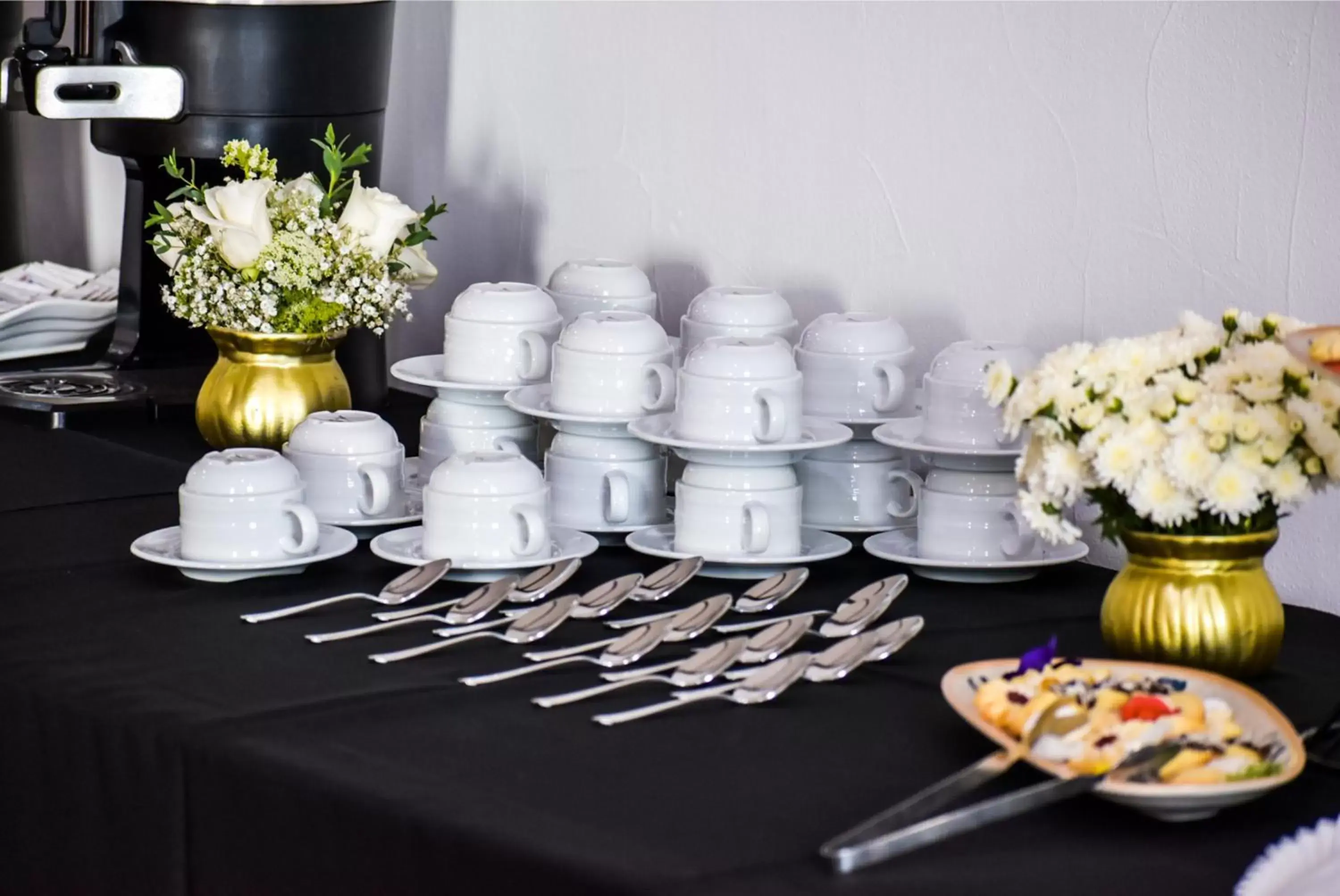 Coffee/tea facilities in Hotel Diamante Queretaro