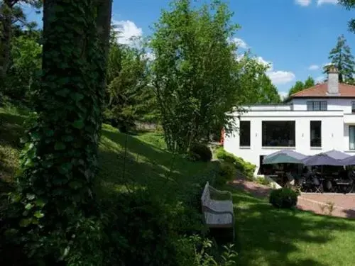 Property building in Le Clos Jeannon