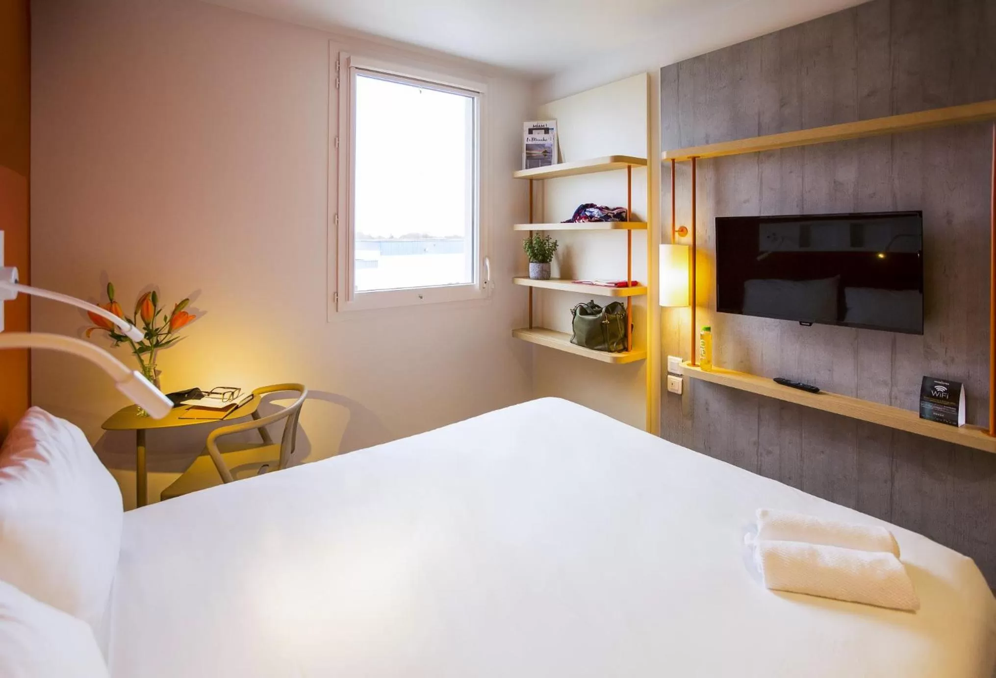 Photo of the whole room, Bed in Ibis Budget Château-Thierry