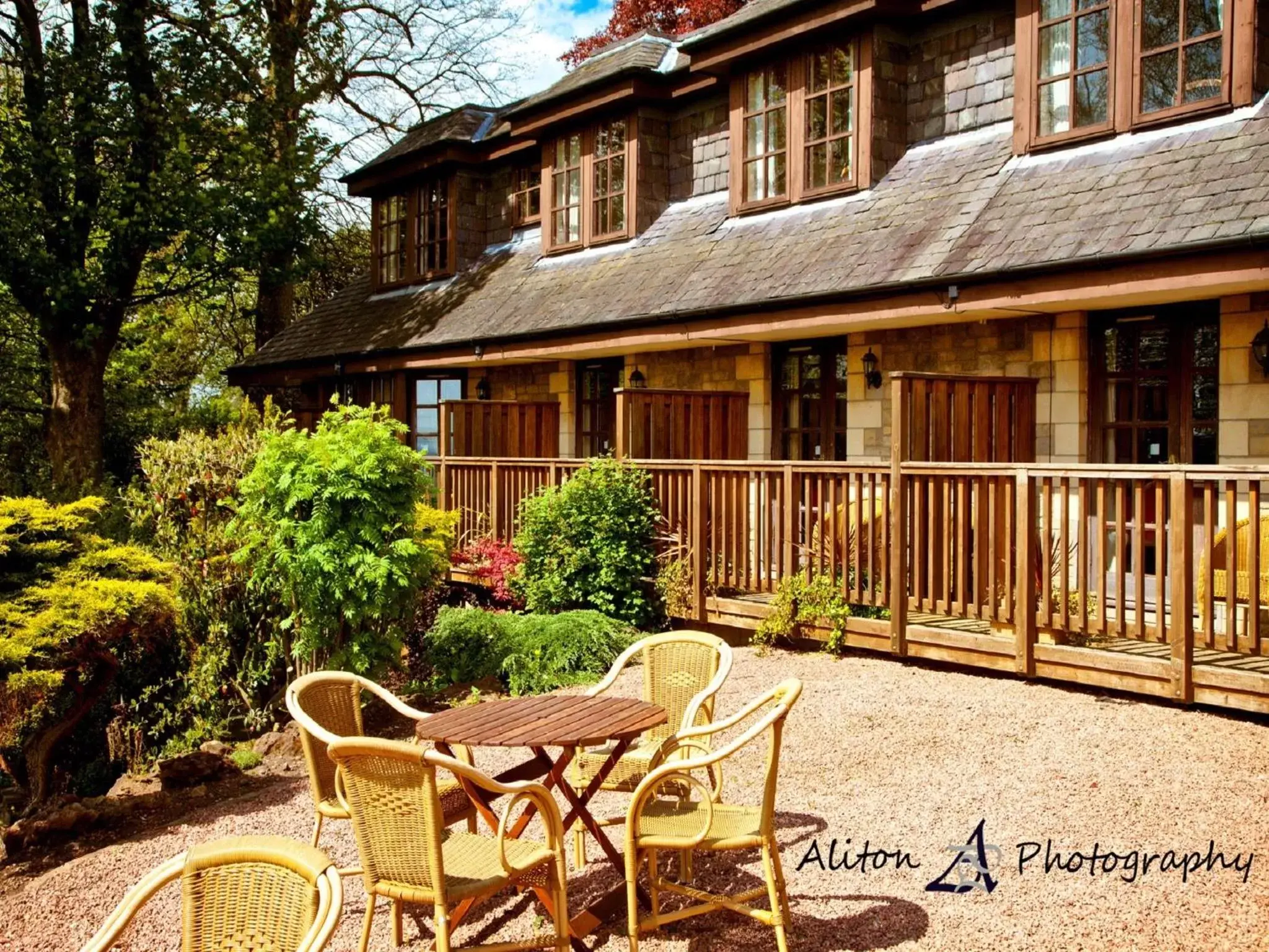 Garden, Property Building in Old Manor Hotel