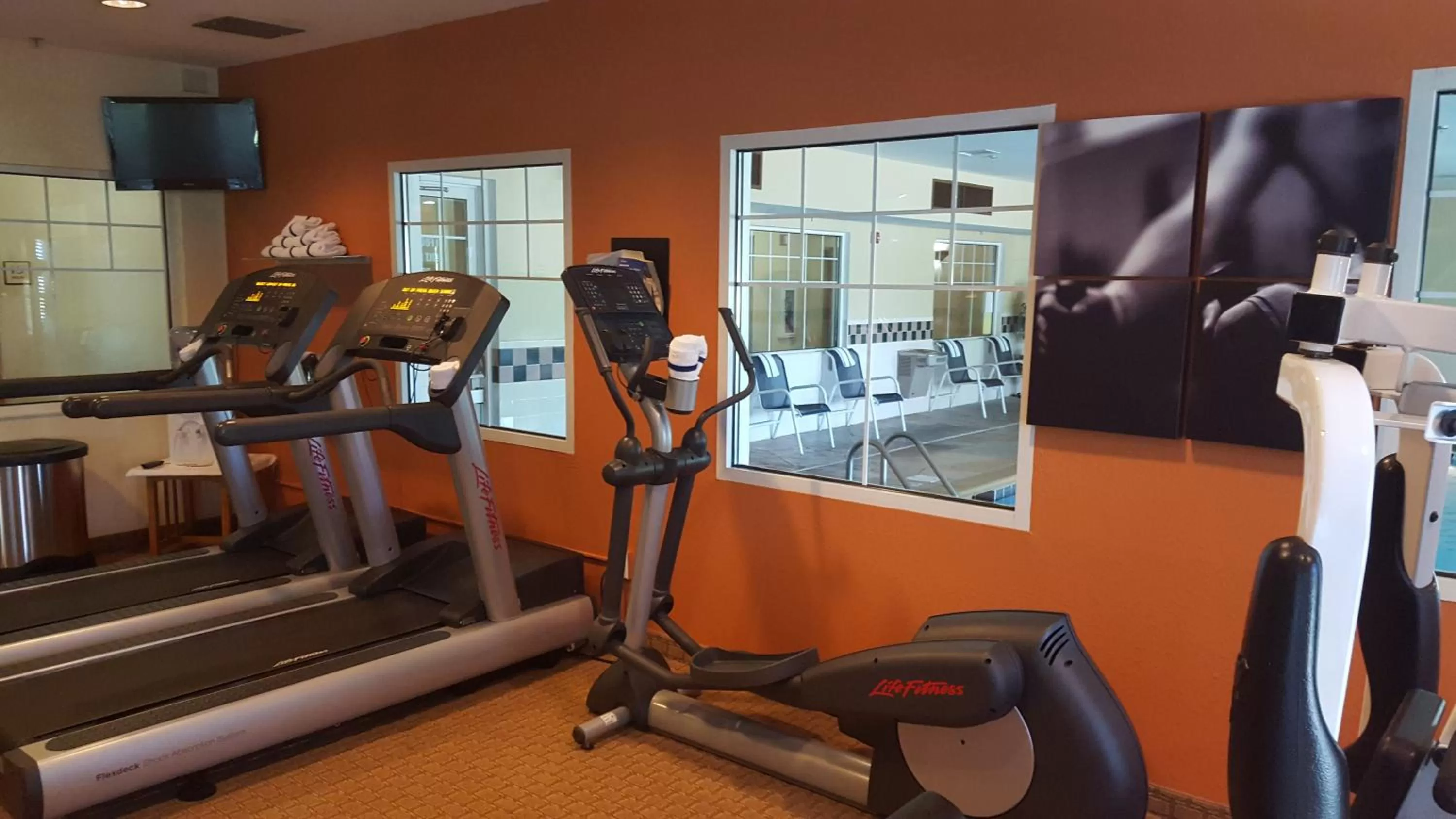 Fitness centre/facilities in Country Inn & Suites by Radisson, Bloomington-Normal West, IL