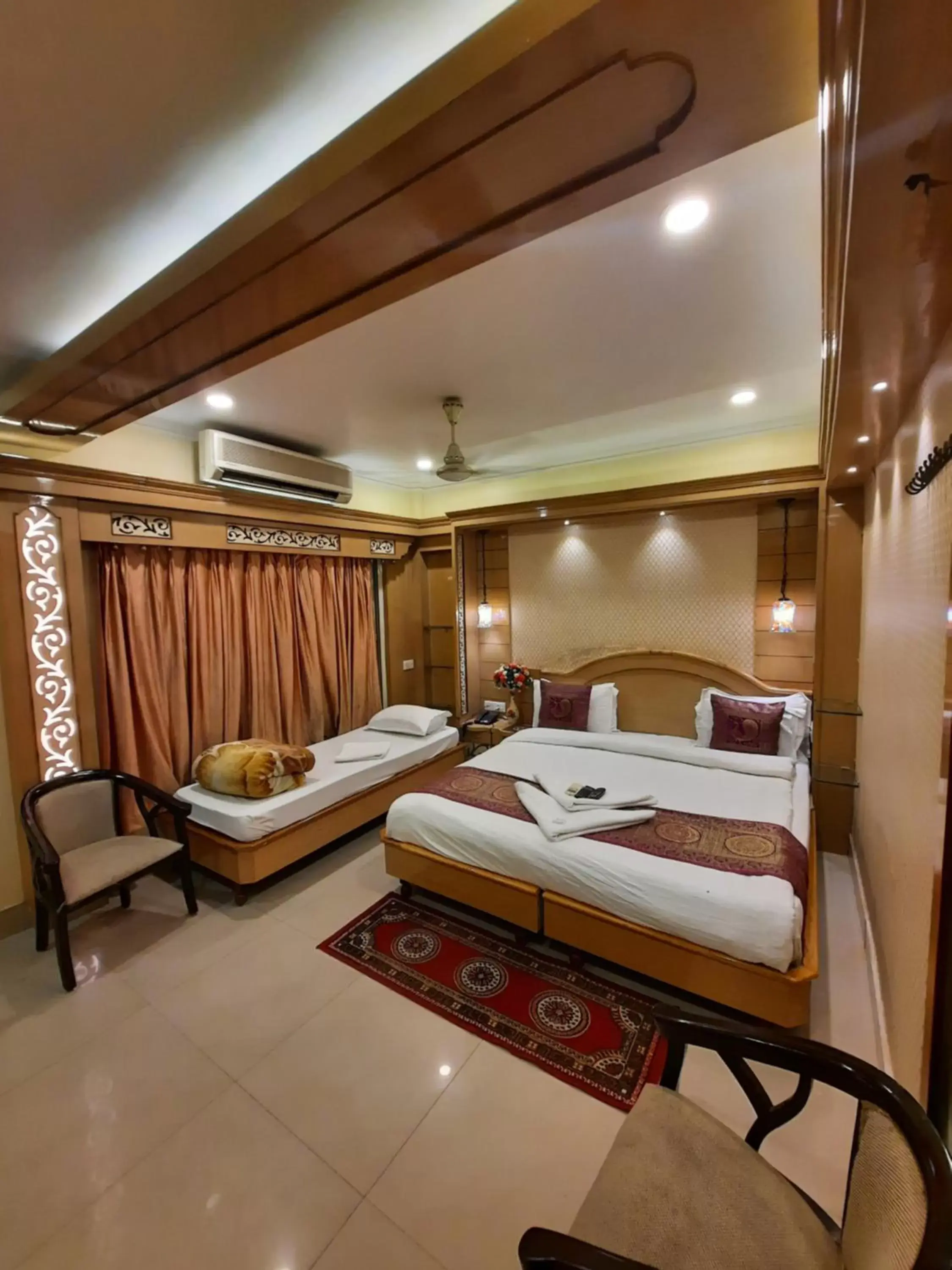 Bedroom, Bed in Hotel Temple On Ganges