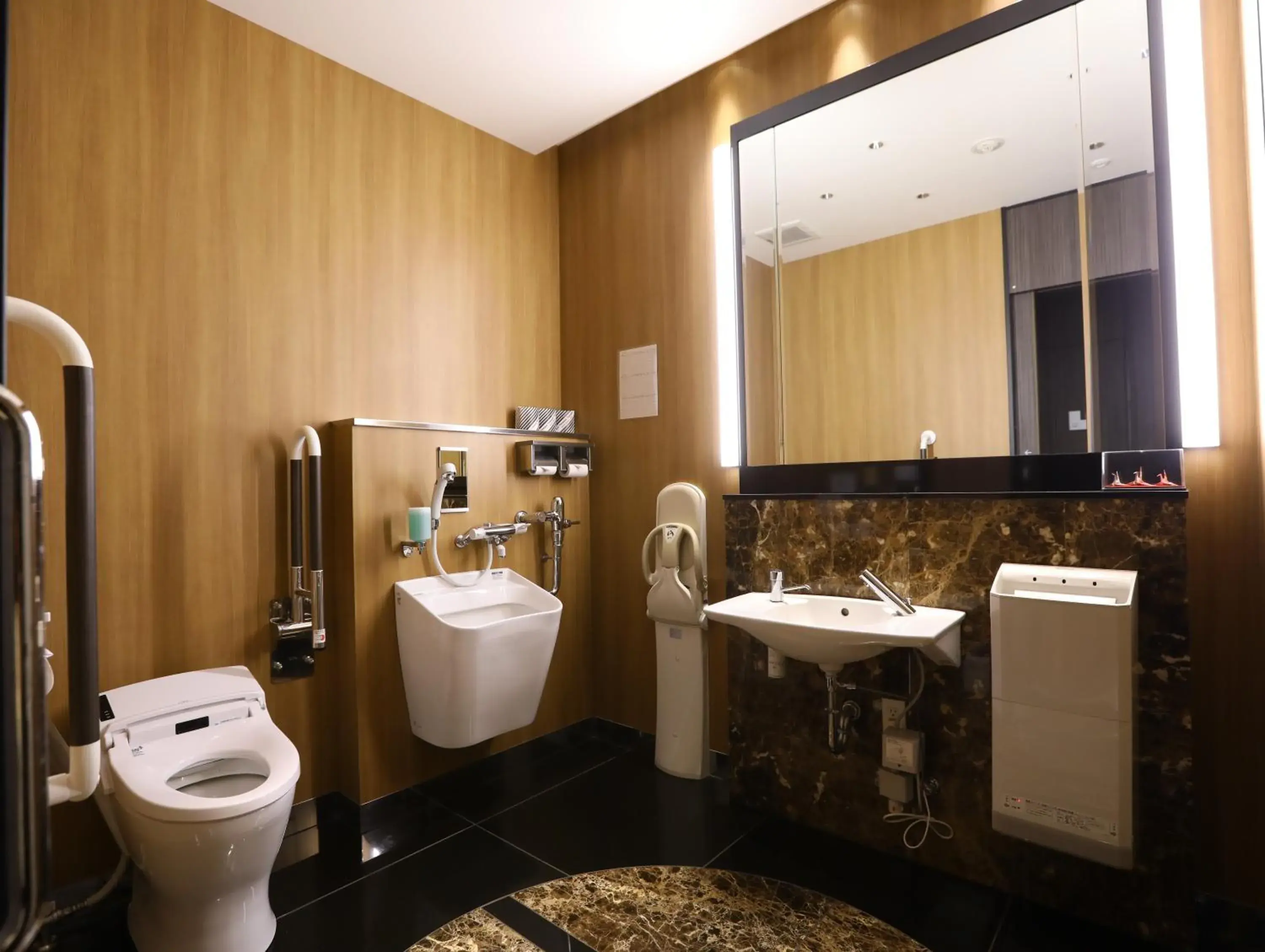 Facility for disabled guests, Bathroom in APA Hotel Ueno Ekikita