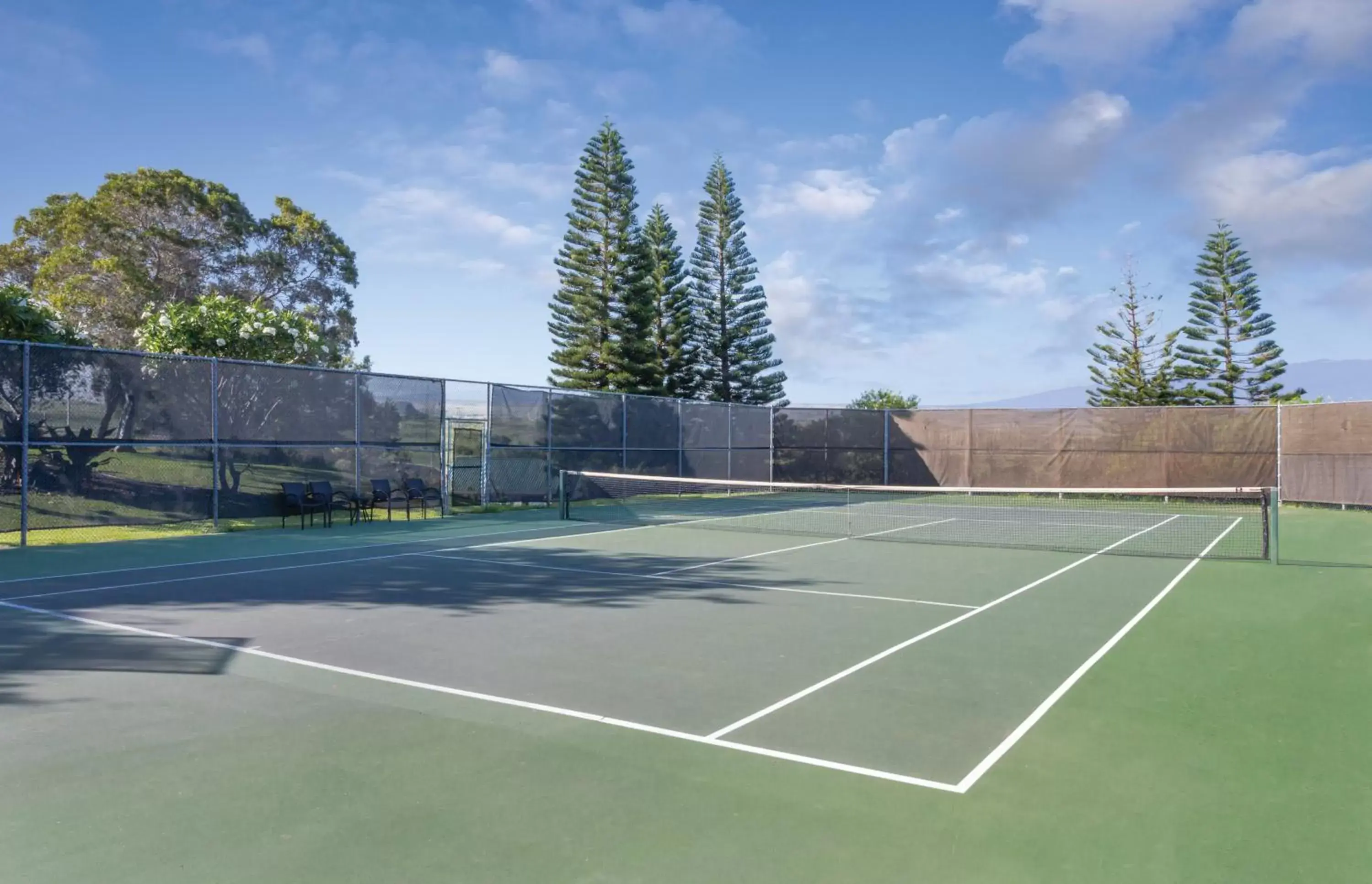 Property building, Tennis/Squash in Paniolo Greens Resort