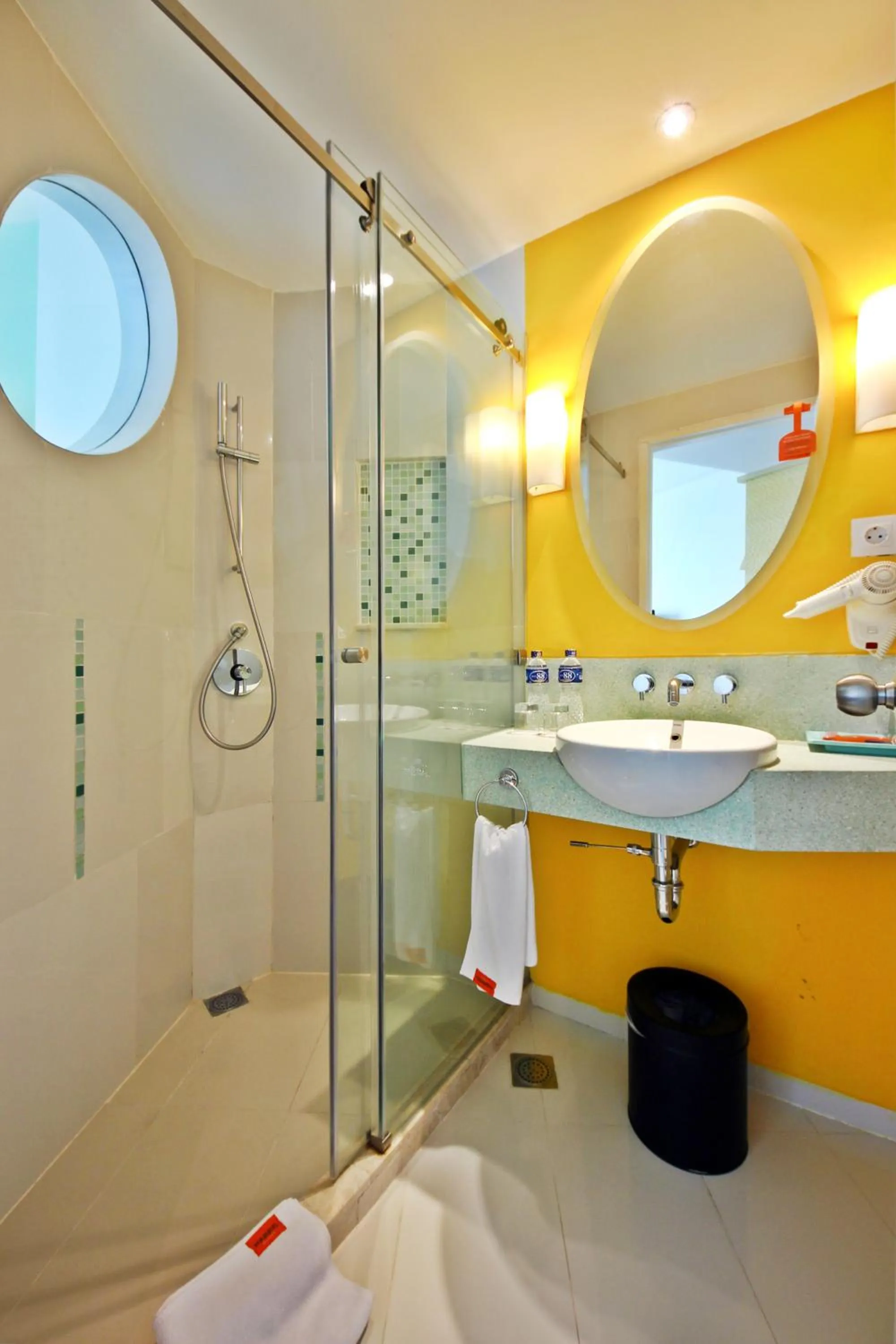 Toilet in HARRIS Hotel & Convention Festival Citylink Bandung