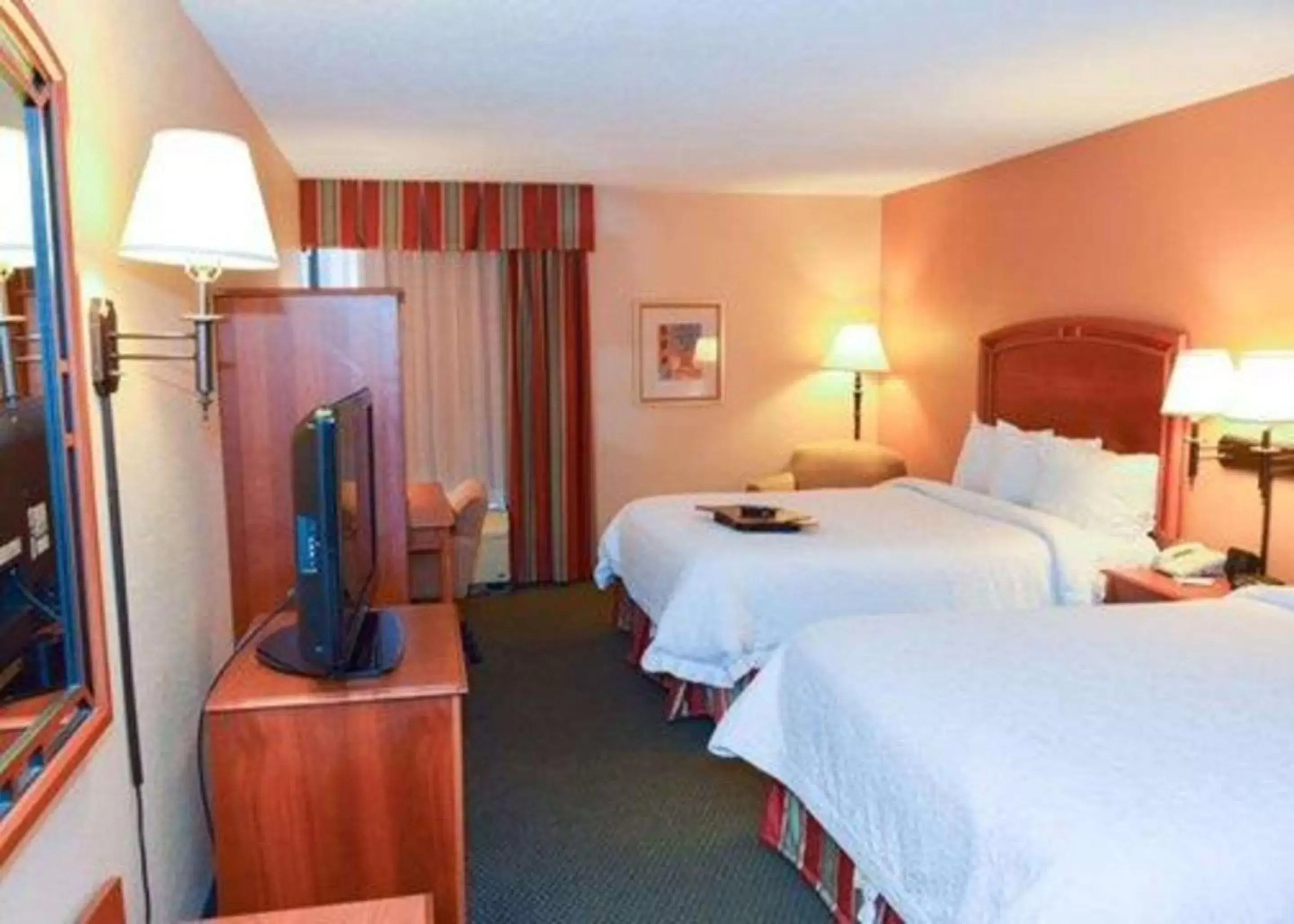 Photo of the whole room, Bed in Quality Inn Florissant-St Louis