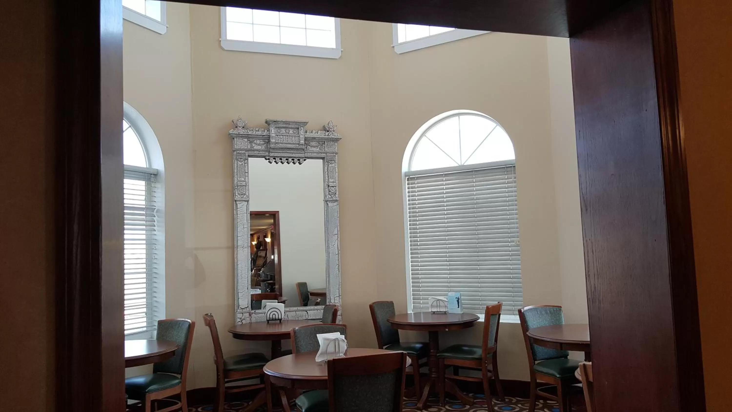 Breakfast in Knights Inn and Suites - Grand Forks