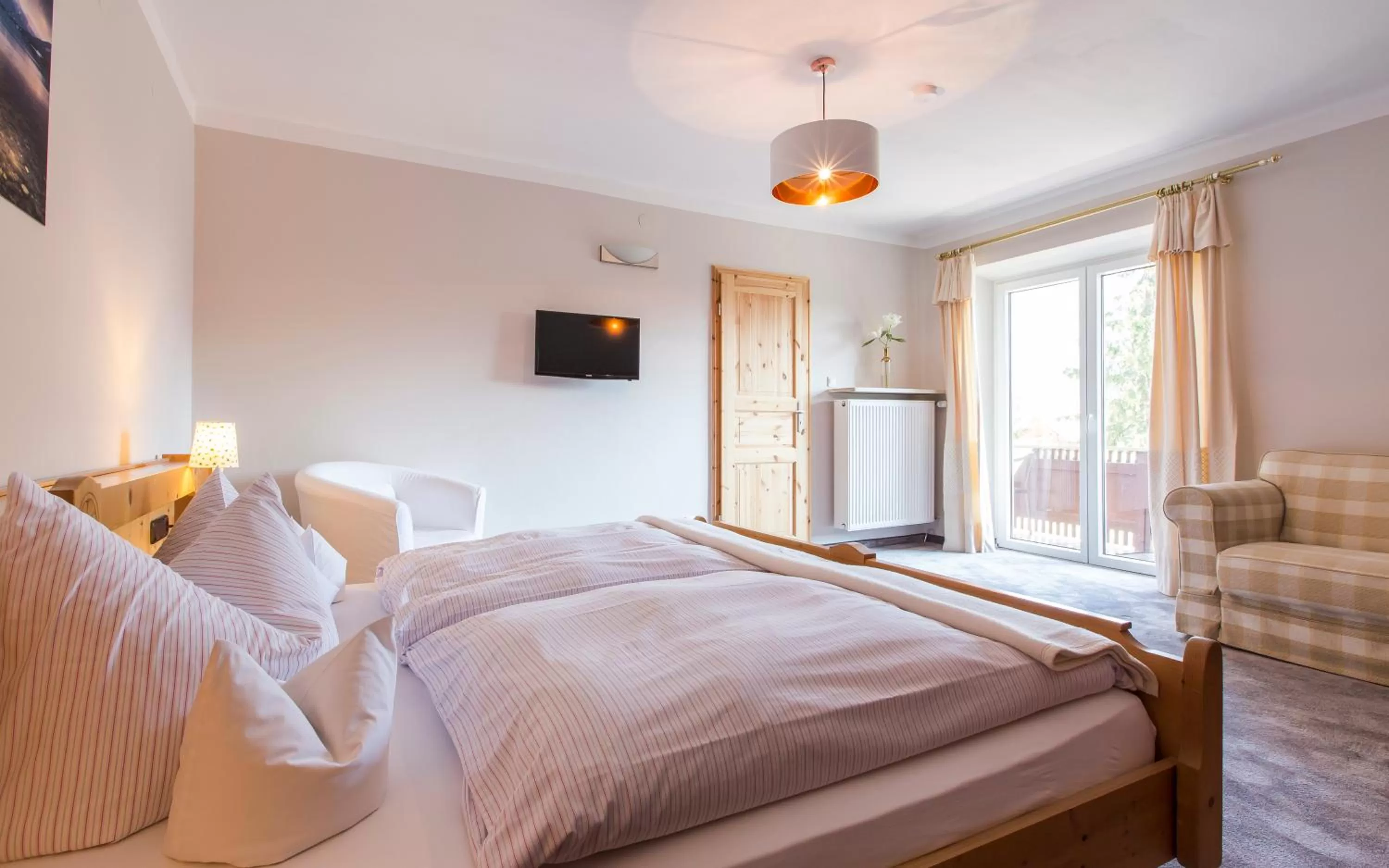 Bed in Hotel Berlin Tegernsee