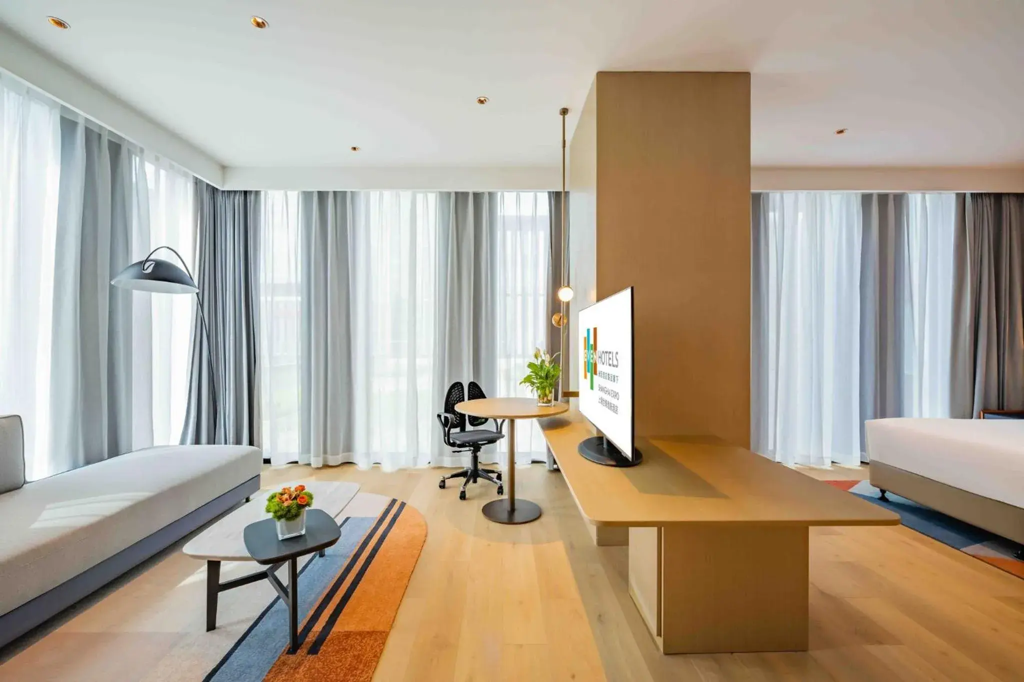 Photo of the whole room, TV/Entertainment Center in EVEN Hotels Shanghai Expo, an IHG Hotel