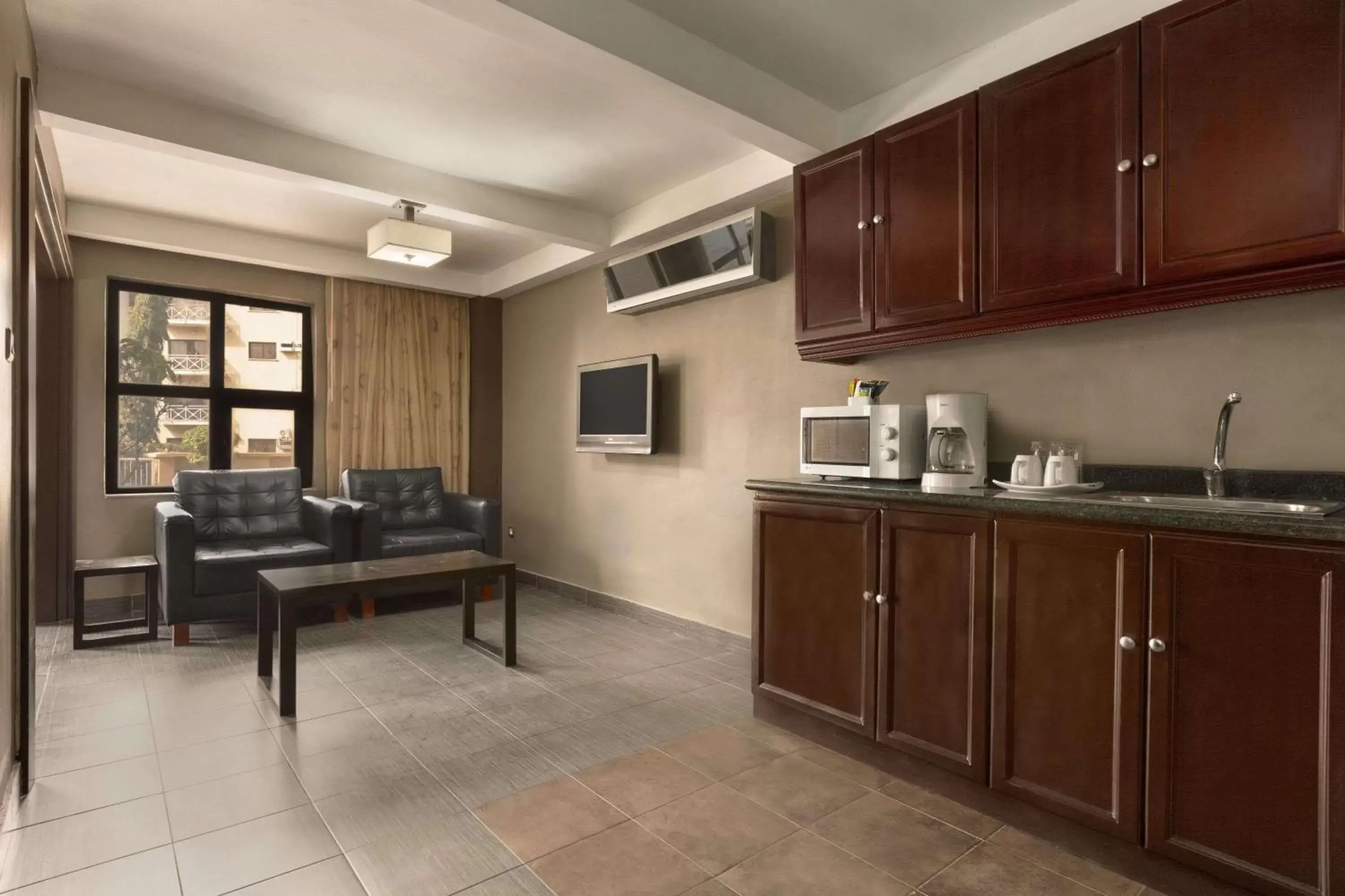 Photo of the whole room, Kitchen/Kitchenette in Hawthorn Suites by Wyndham Abuja