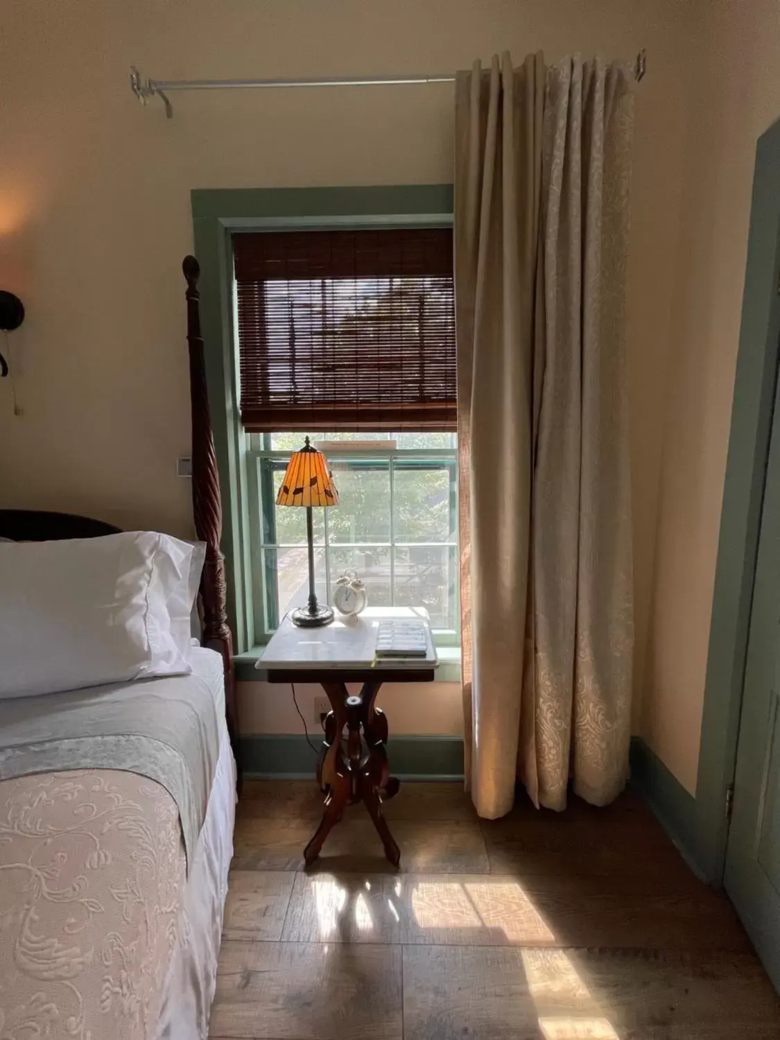 Carriage House Bed & Breakfast