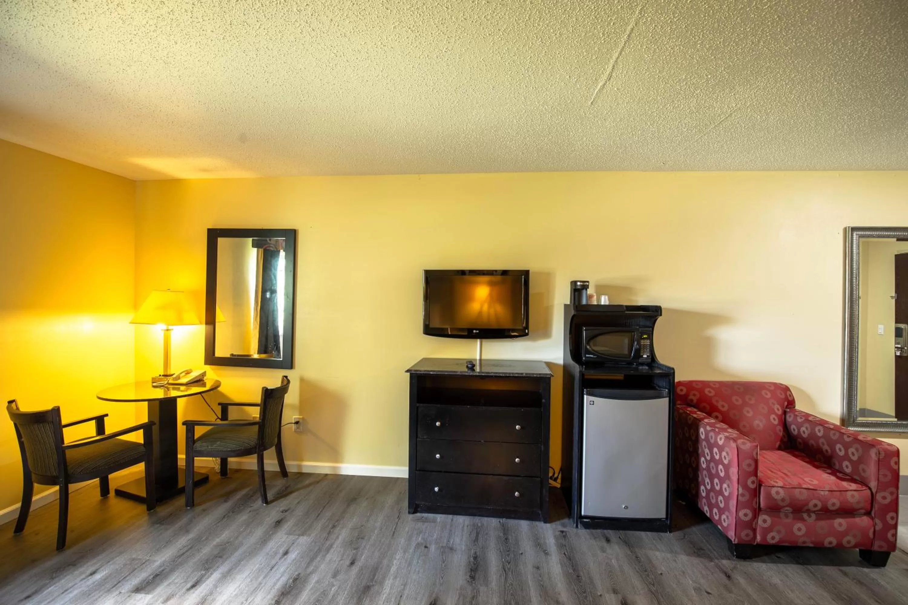 Quality Inn & Suites Woodstock near Lake Geneva