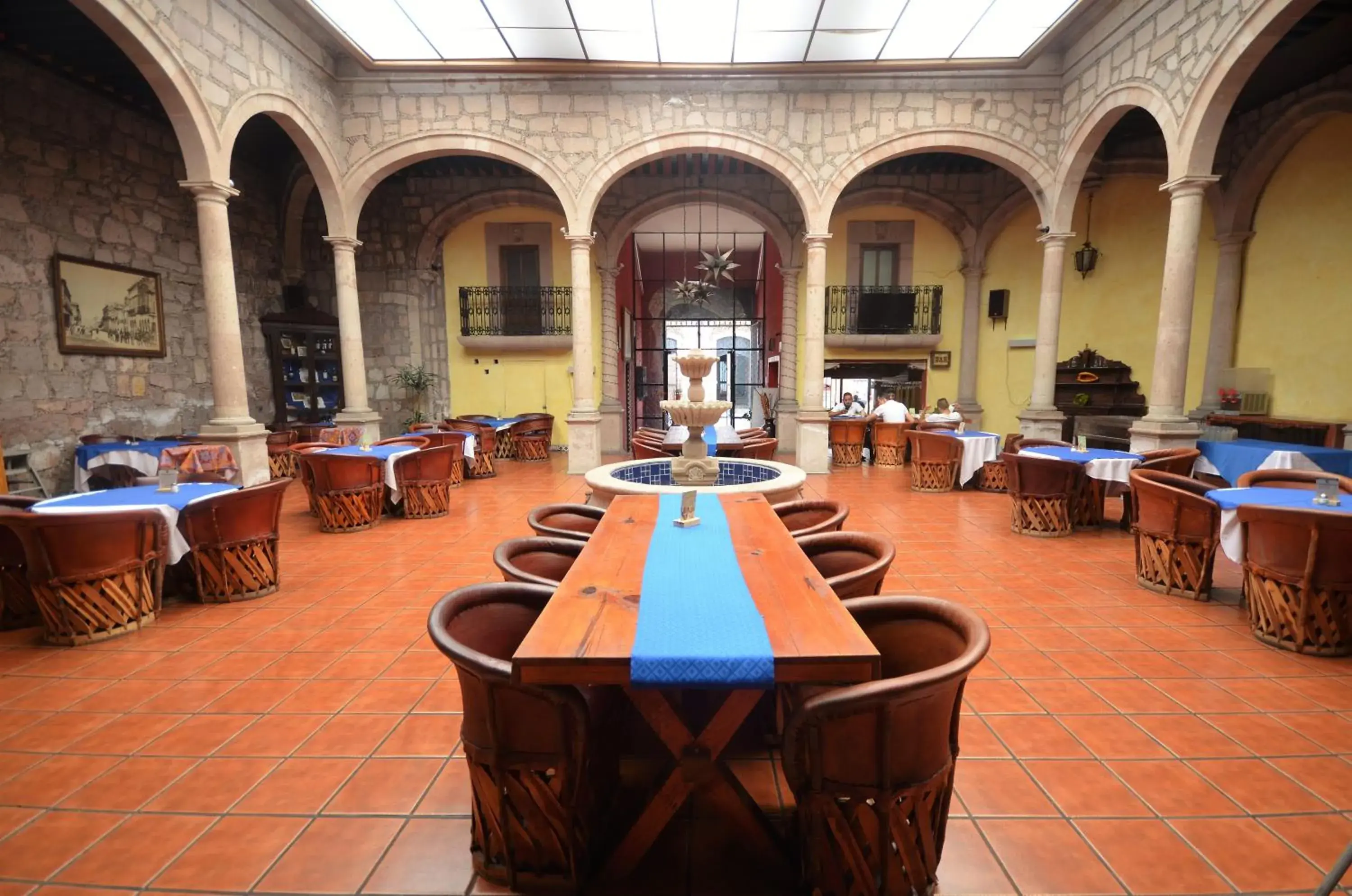 Lounge or bar, Restaurant/Places to Eat in Howard Johnson Calle Real Morelia