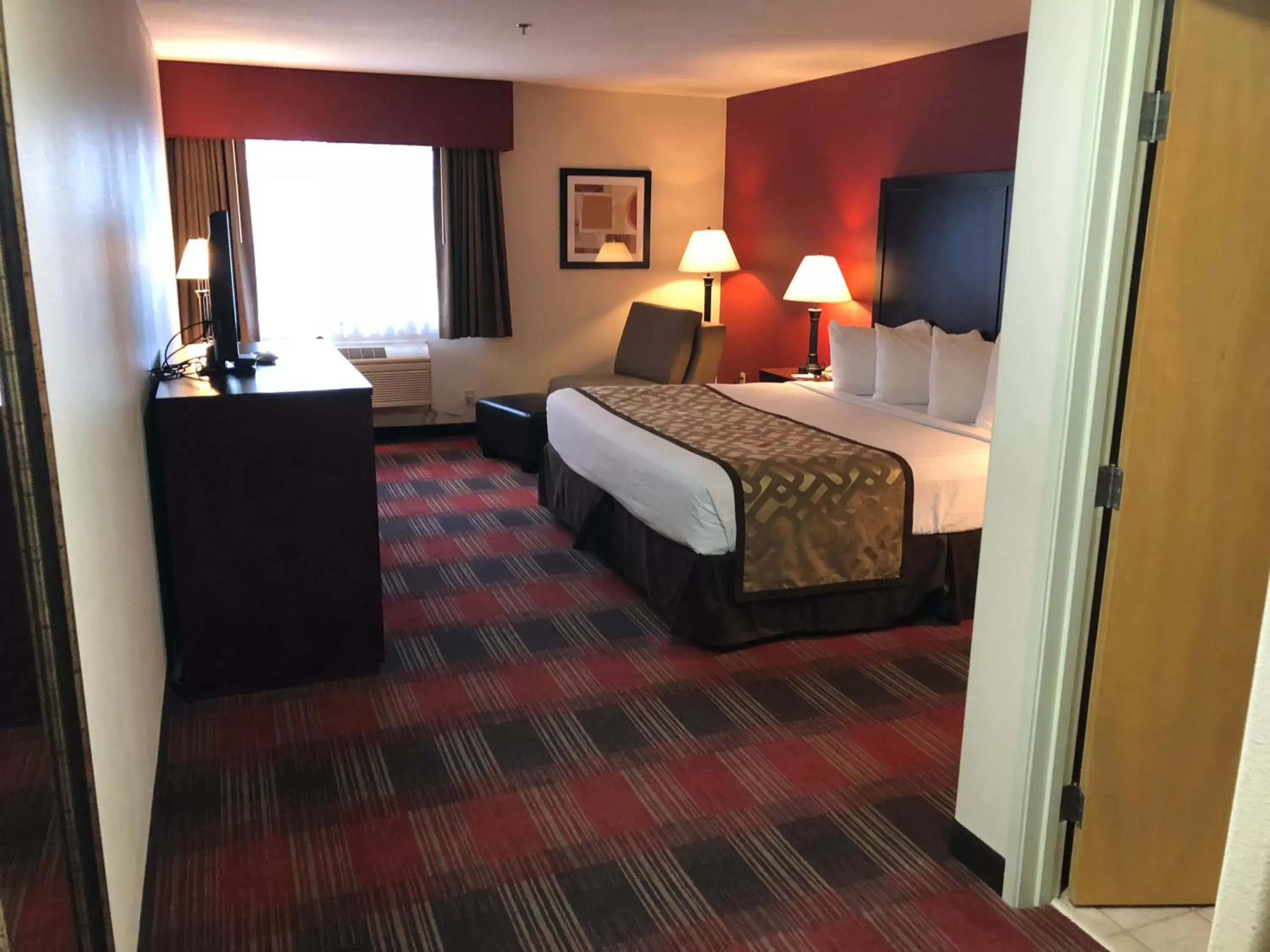 Bed in Best Western Dallas Inn & Suites