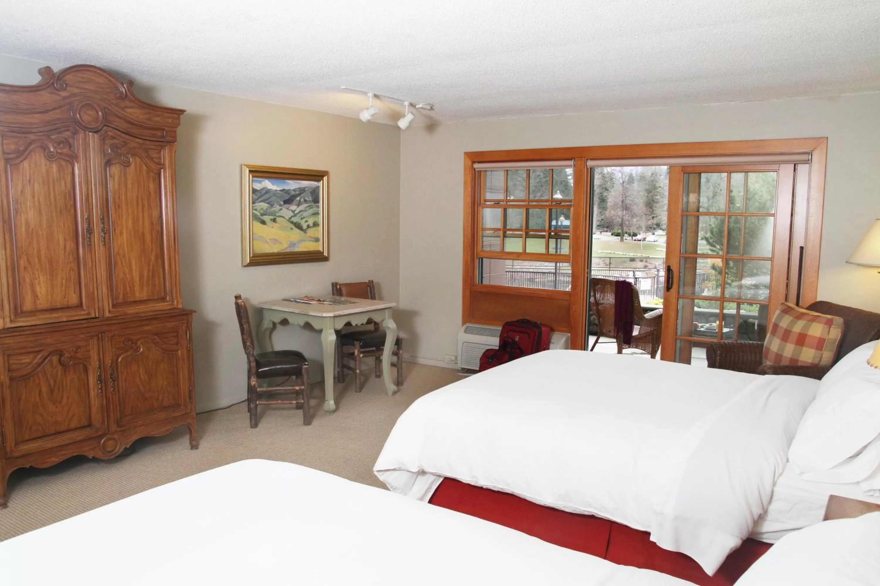 Photo of the whole room, Bed in The Lodge at Riverside