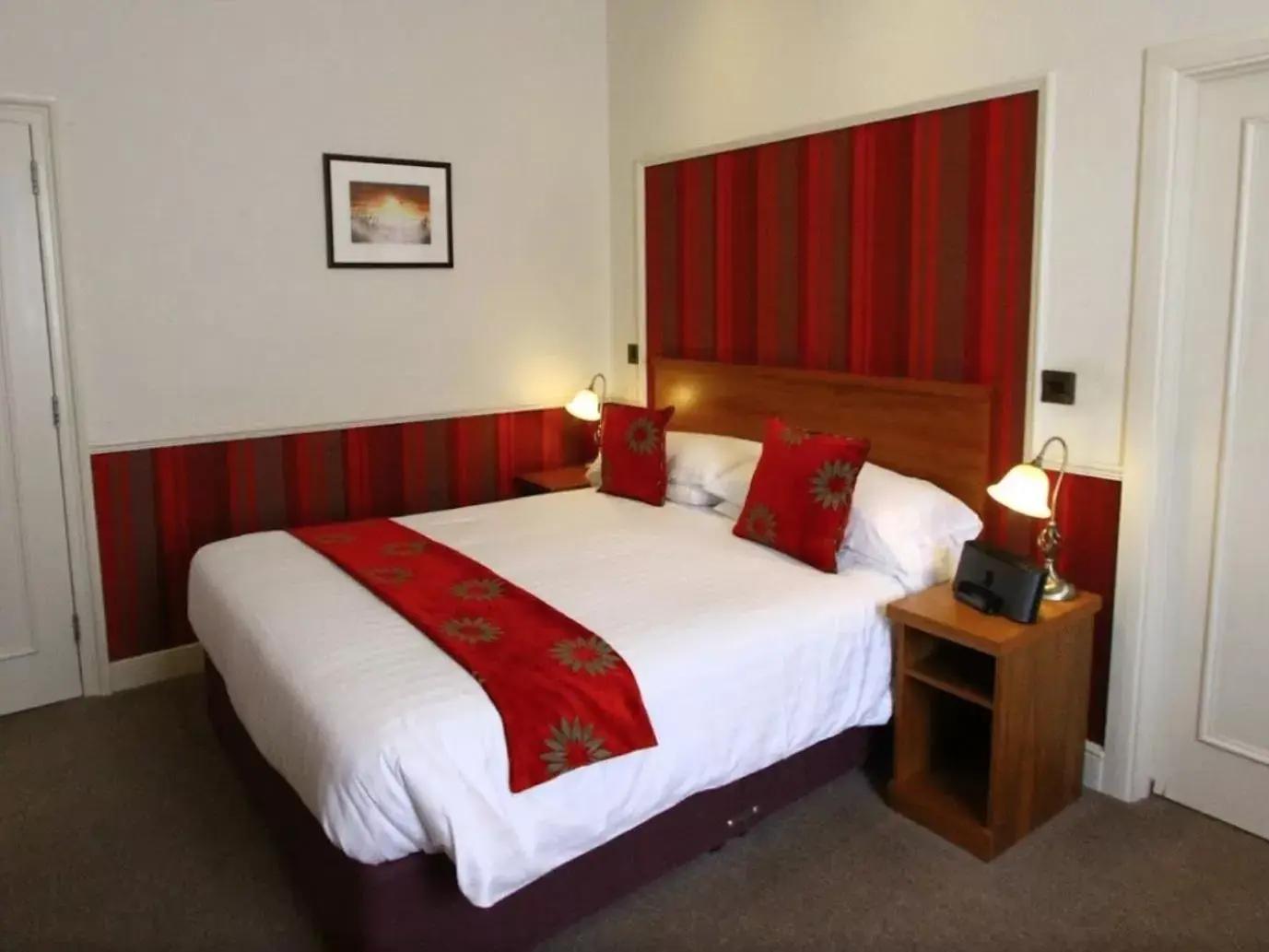 Bedroom, Bed in The Railway Inn Bedroom, Bed in The Railway Inn