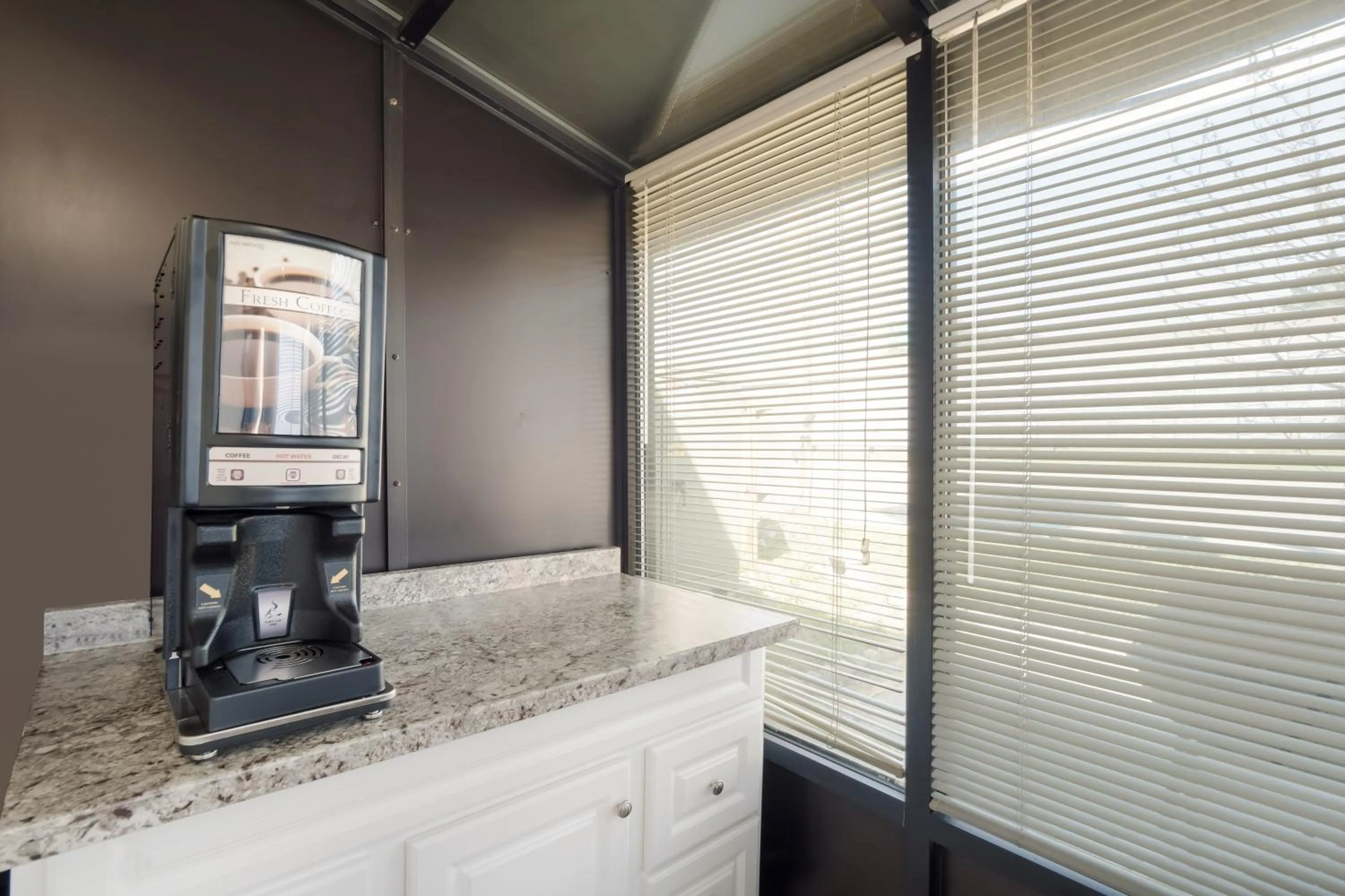 Coffee/tea facilities in Rodeway Inn Augusta West - Fort Gordon
