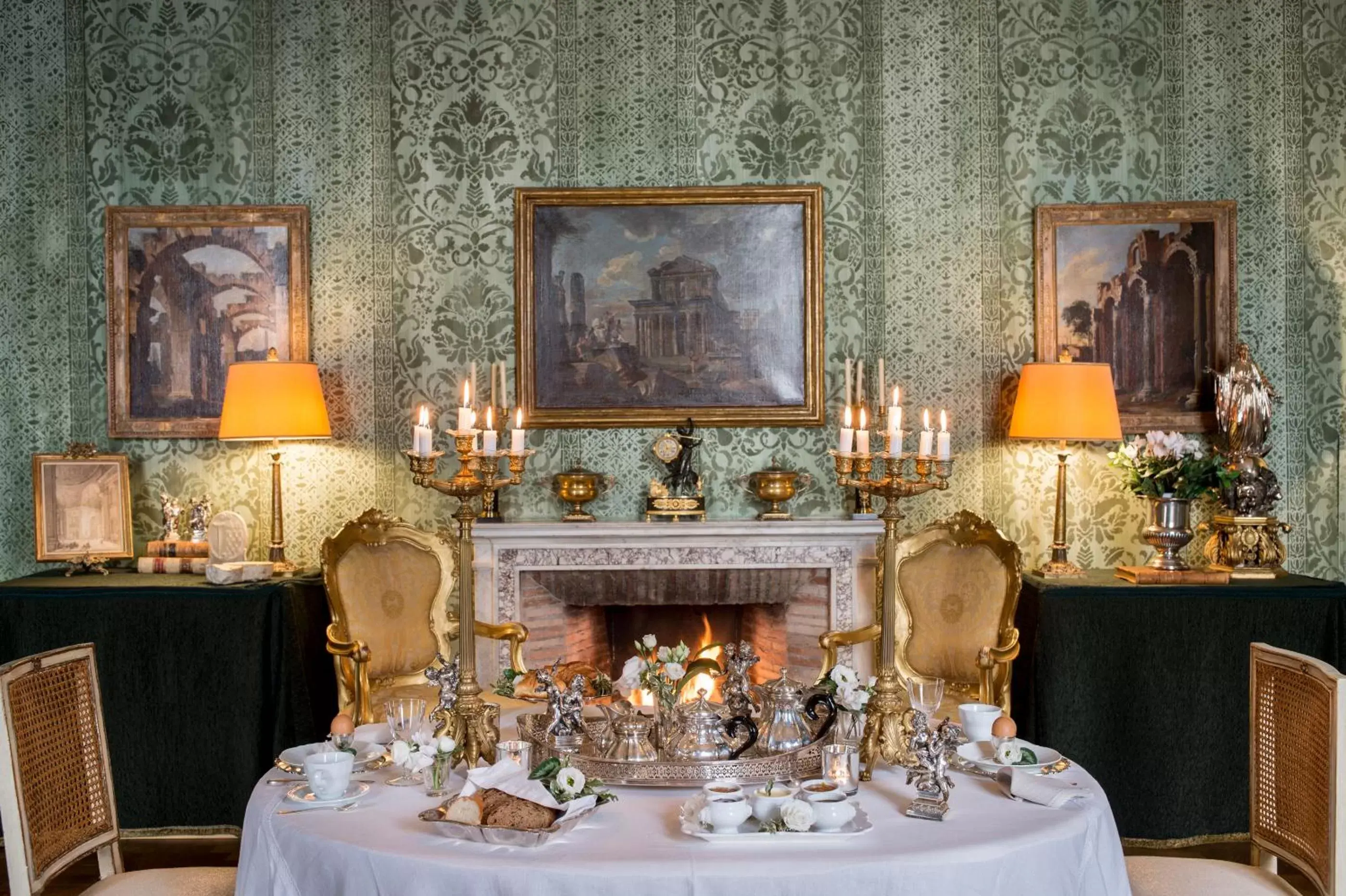 Dining area in Residenza Napoleone III