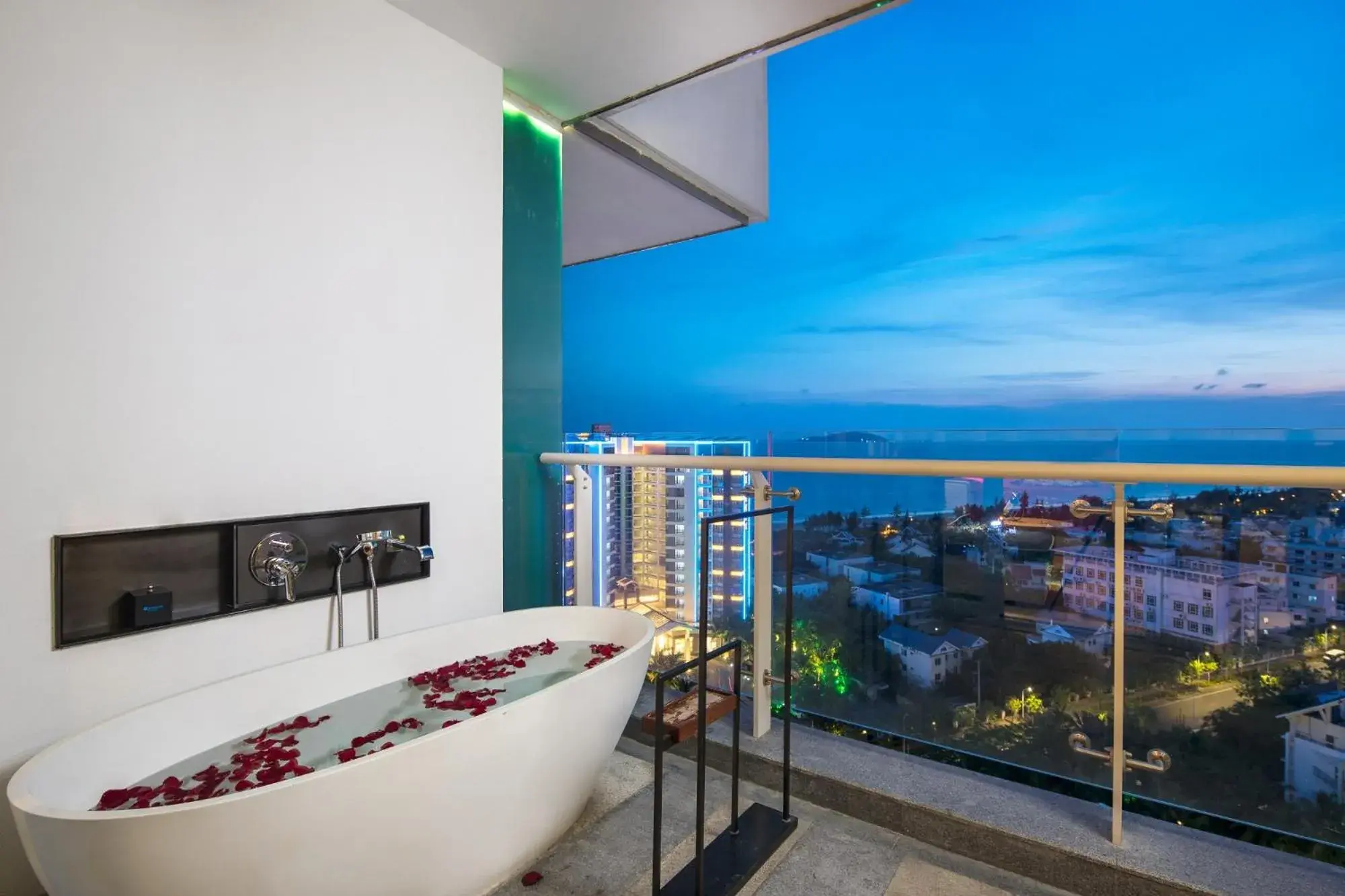 Balcony/Terrace, Bathroom in Wyndham Sanya Bay