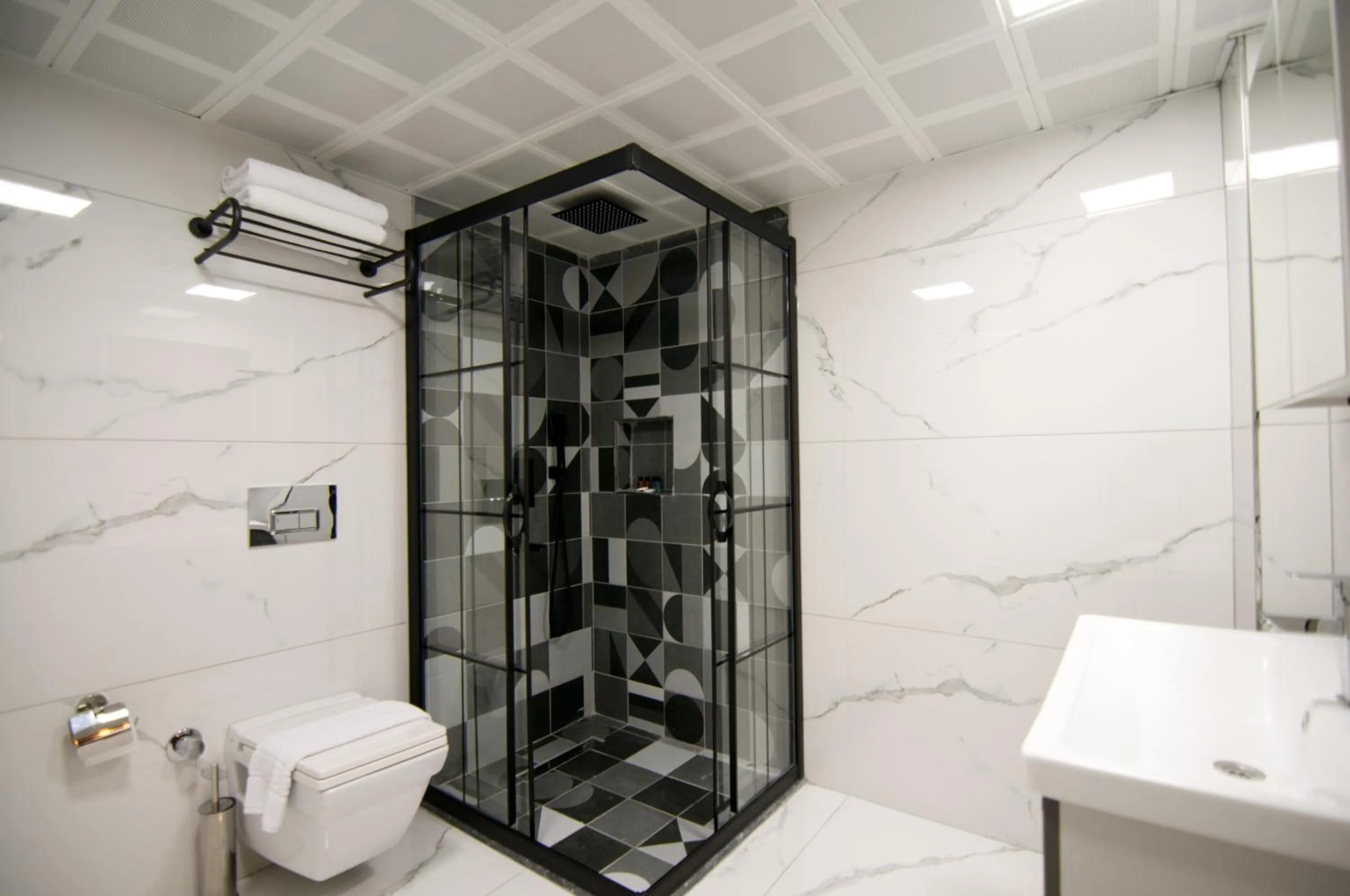 Shower in Paris Garden Hotel Istanbul