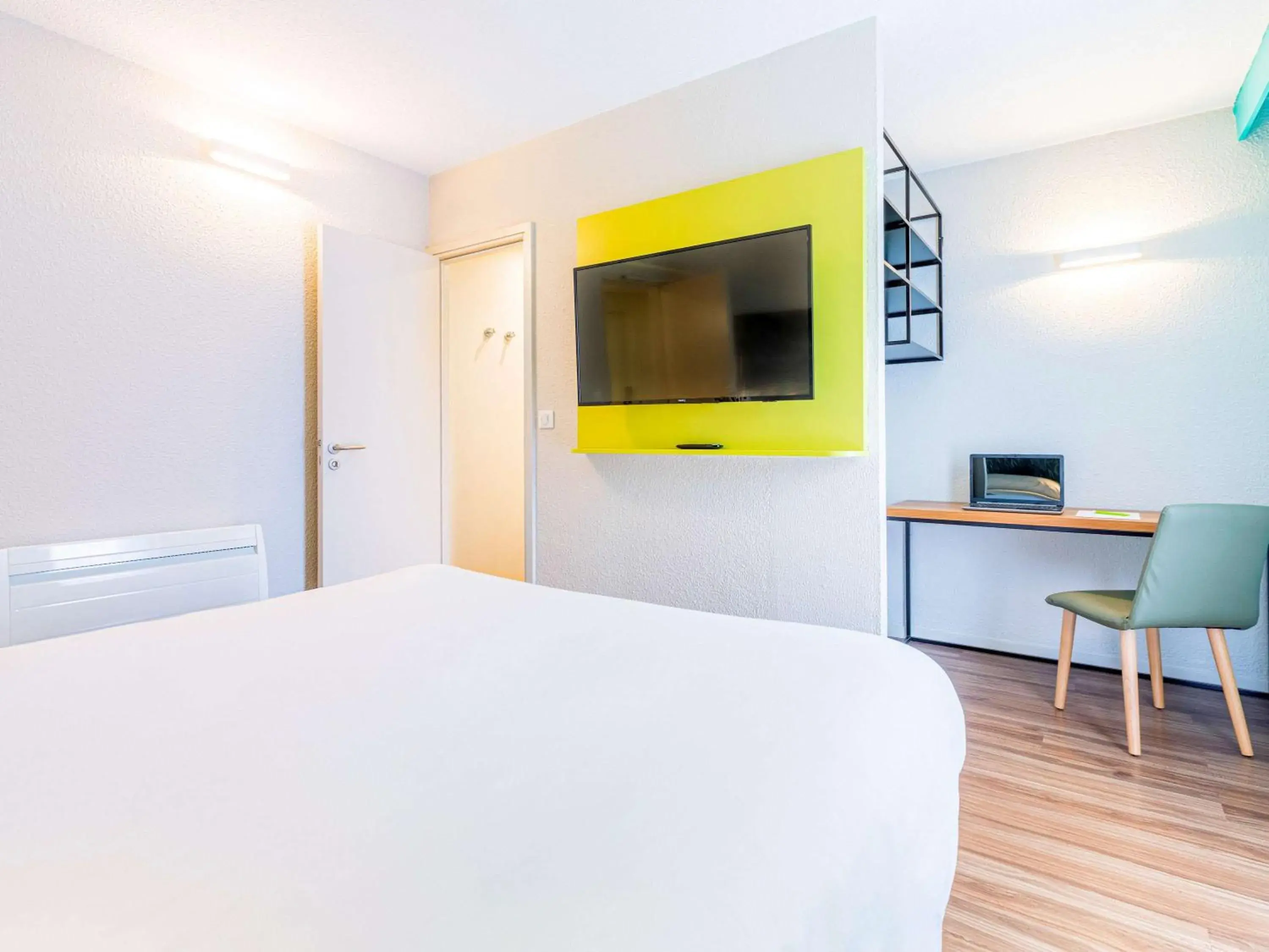 Photo of the whole room, Bed in ibis Styles Quimper