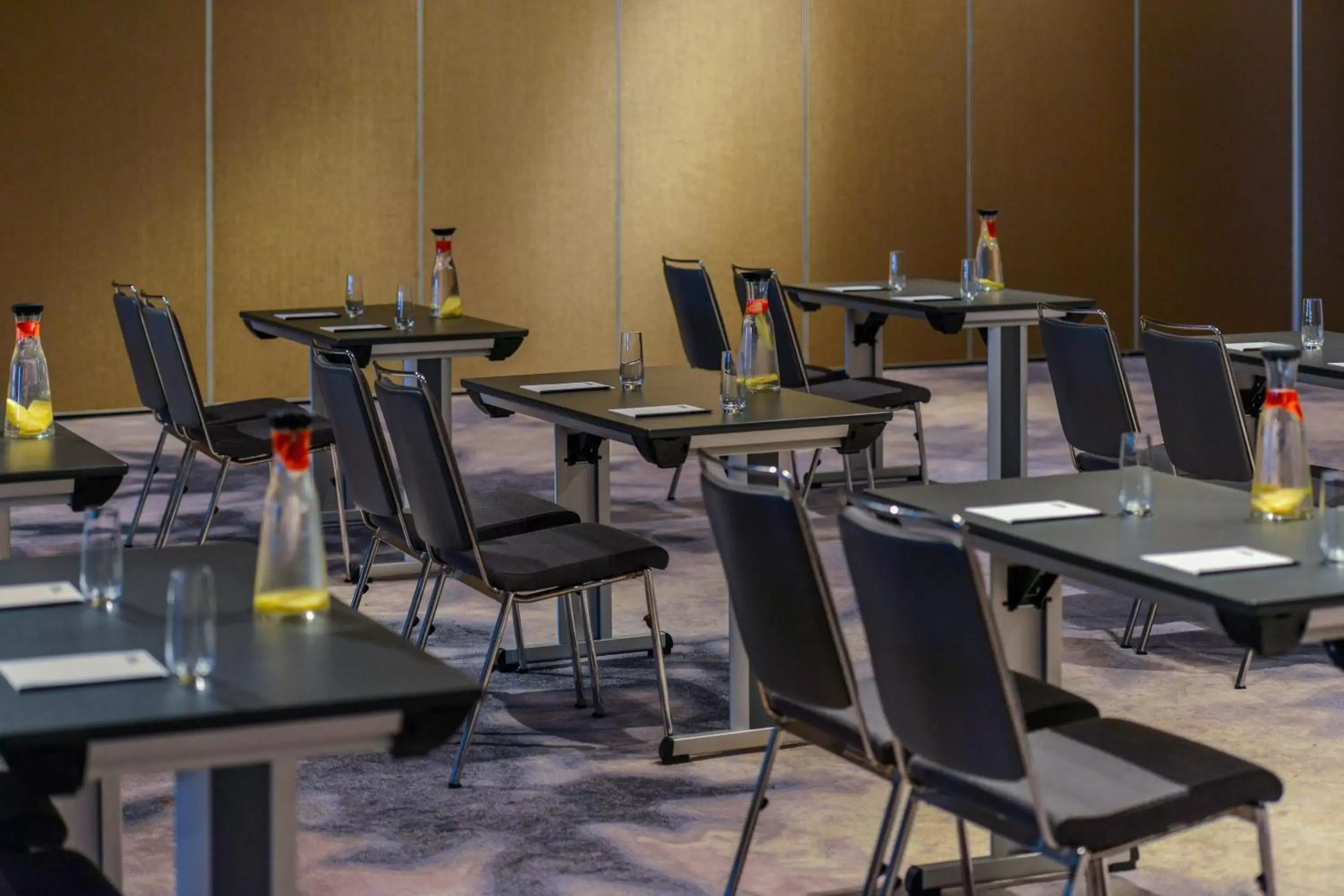 Meeting/conference room, Restaurant/Places to Eat in W Amman Hotel