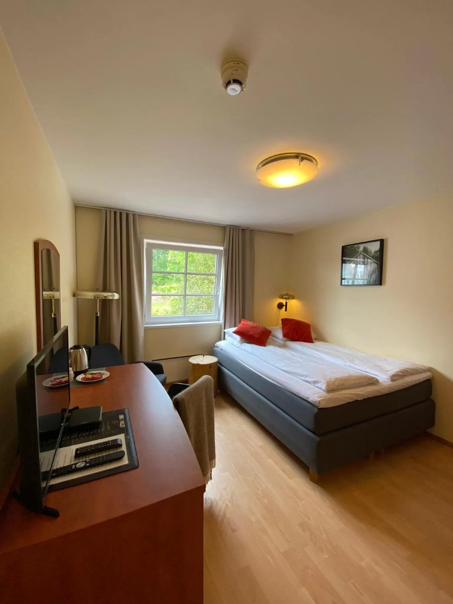 Photo of the whole room, Bed in Lilland Brewery Hotel