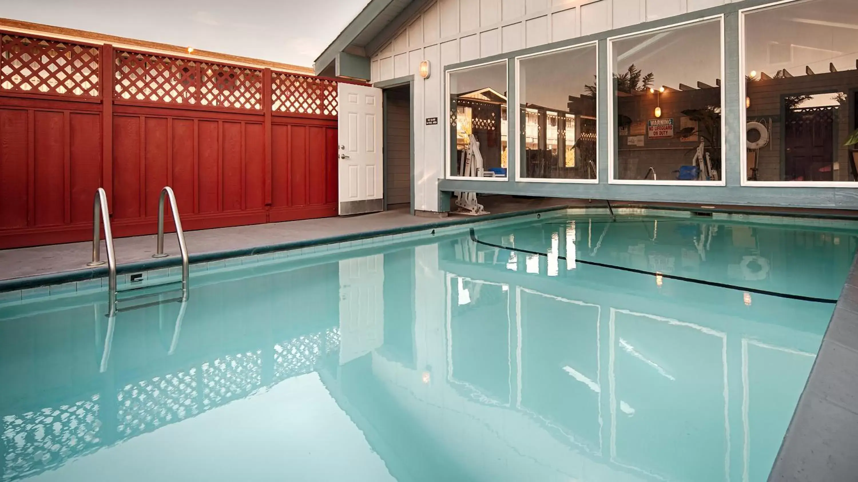 Swimming Pool in Best Western Arcata Inn
